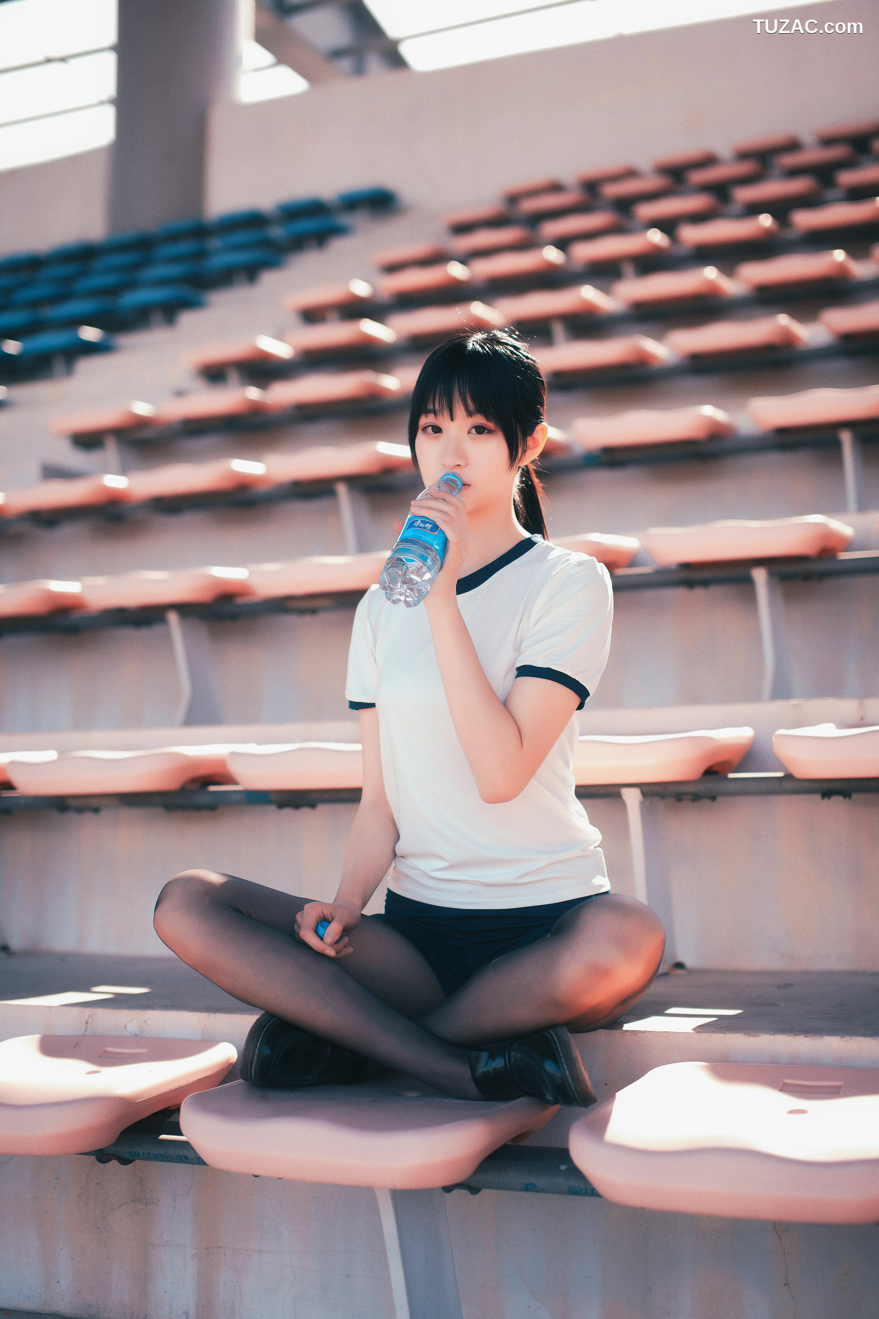 网络美女_ 沧霁桔梗 - 黑丝体操服[53P]