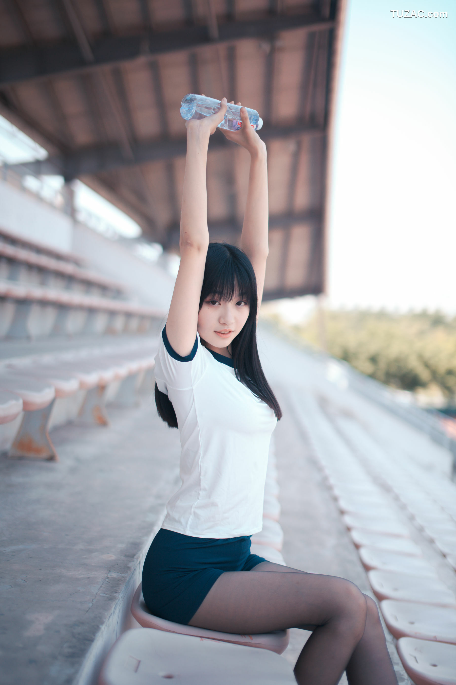 网络美女_ 沧霁桔梗 - 黑丝体操服[53P]