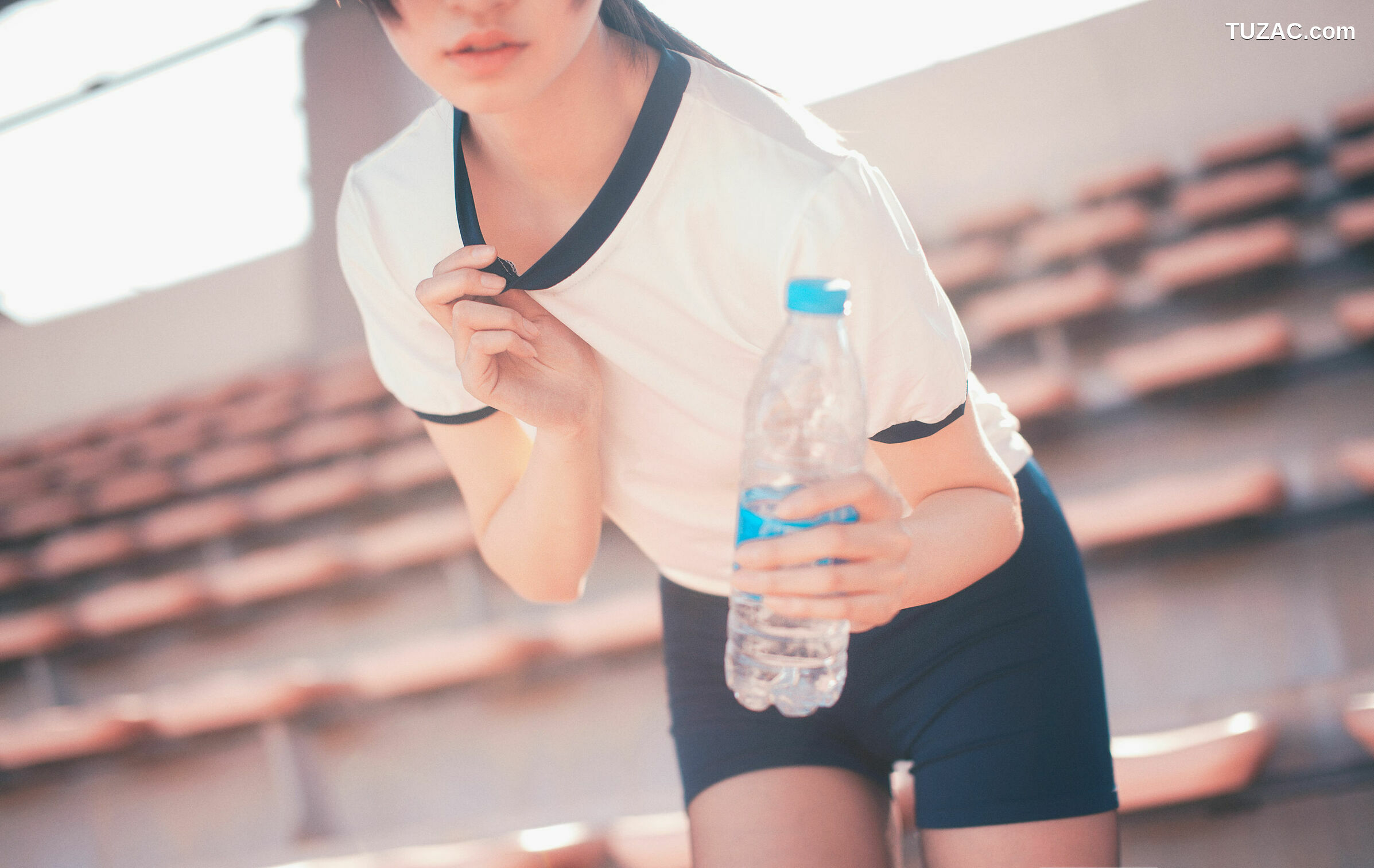 网络美女_ 沧霁桔梗 - 黑丝体操服[53P]