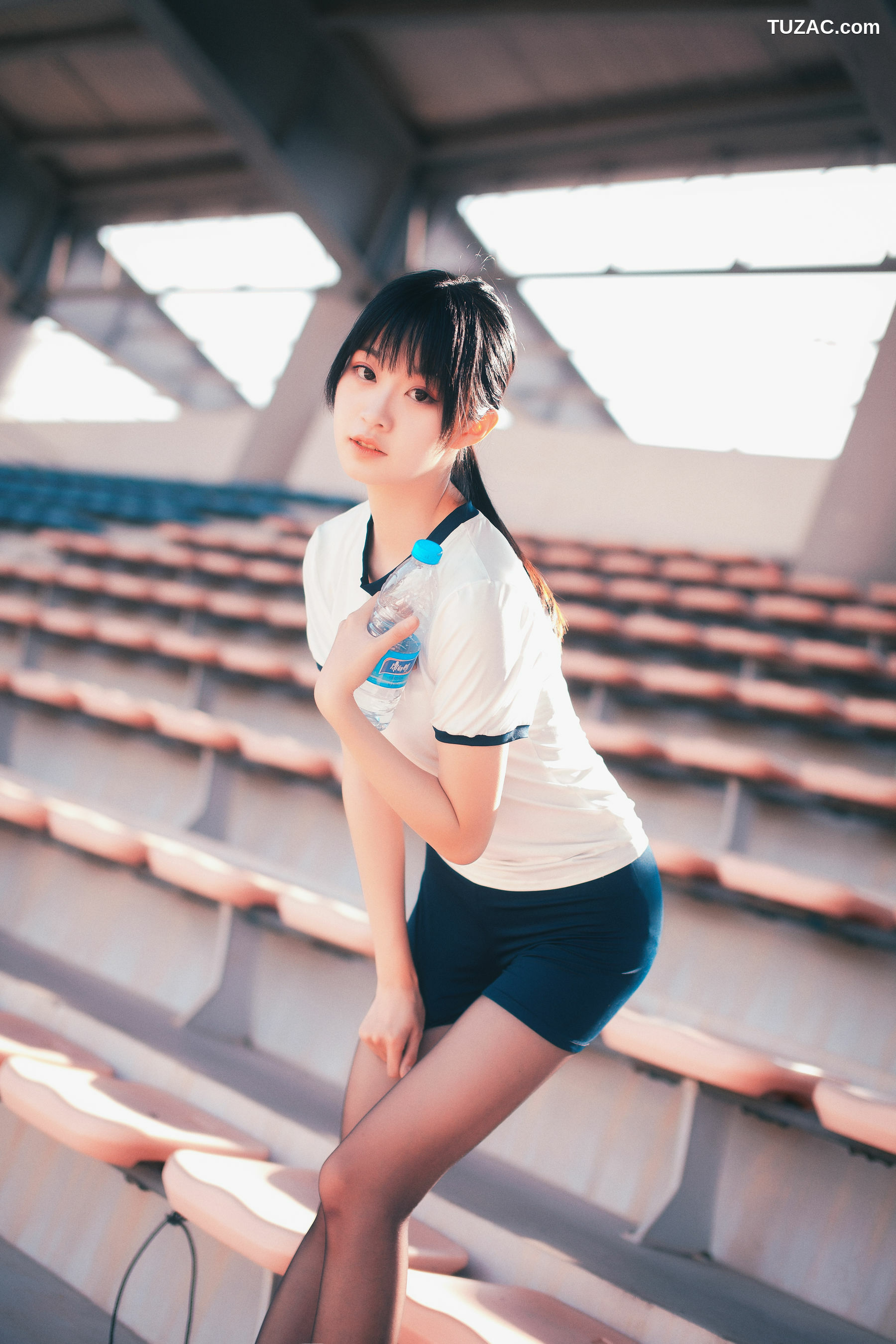 网络美女_ 沧霁桔梗 - 黑丝体操服[53P]