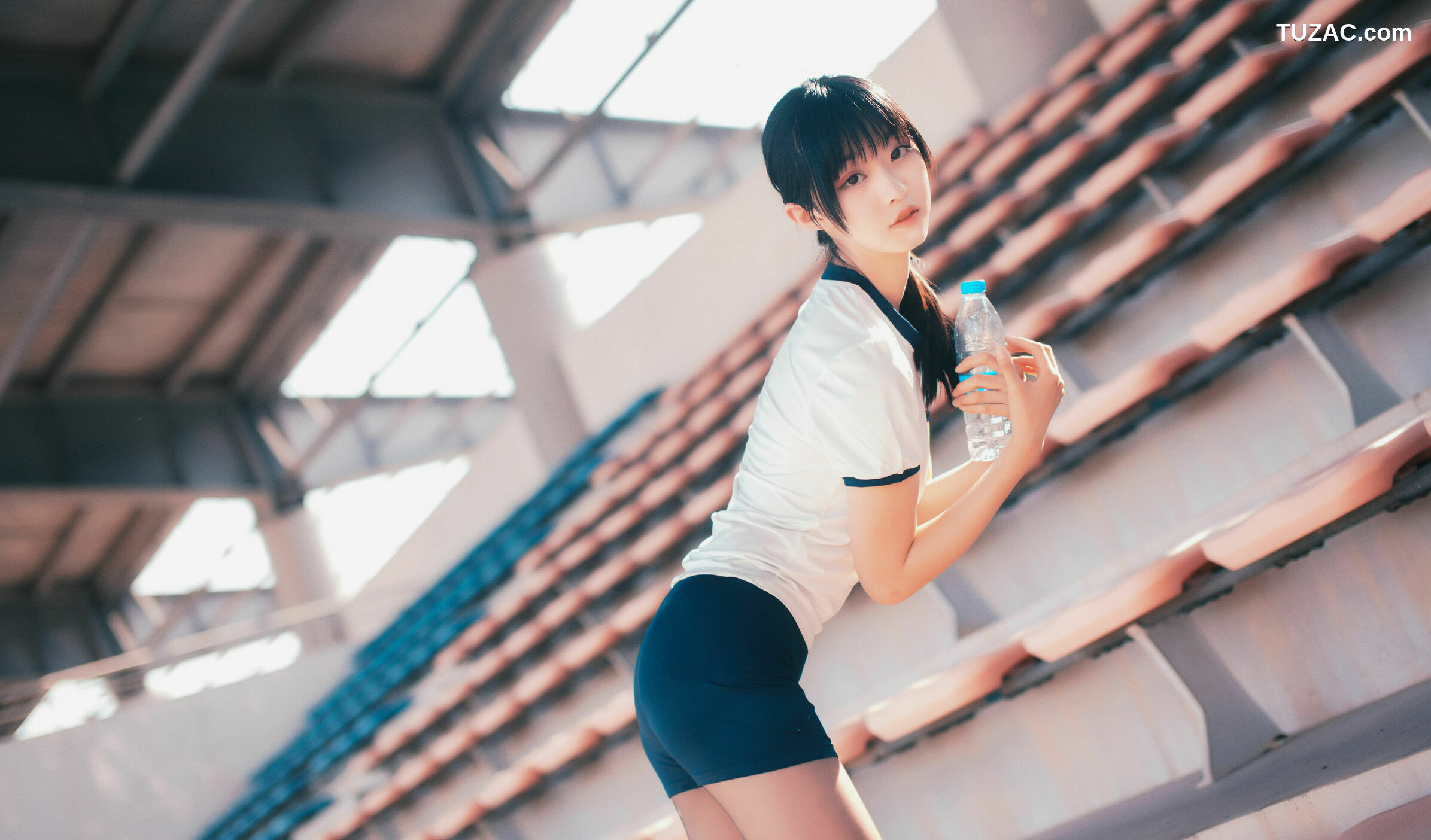 网络美女_ 沧霁桔梗 - 黑丝体操服[53P]