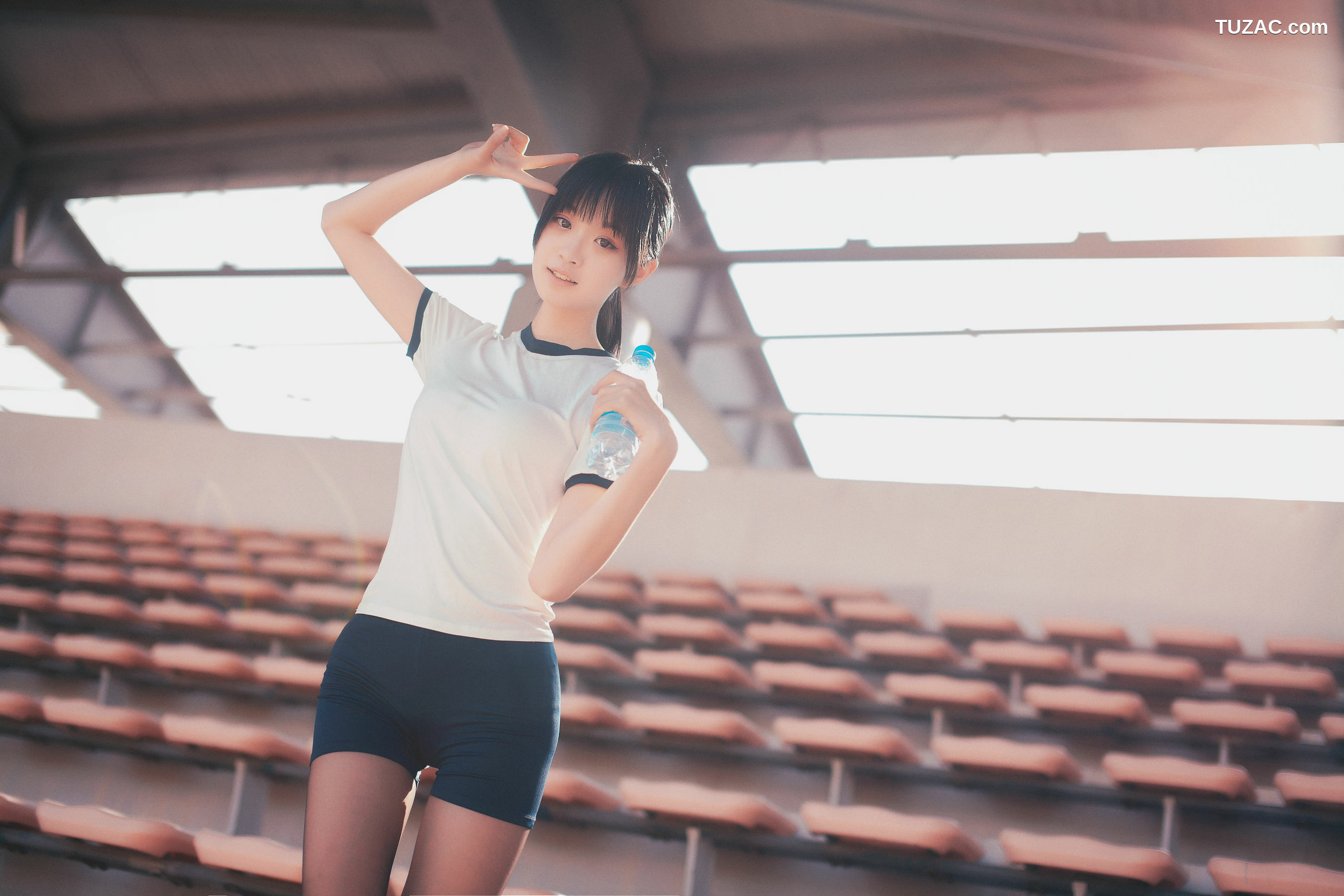 网络美女_ 沧霁桔梗 - 黑丝体操服[53P]