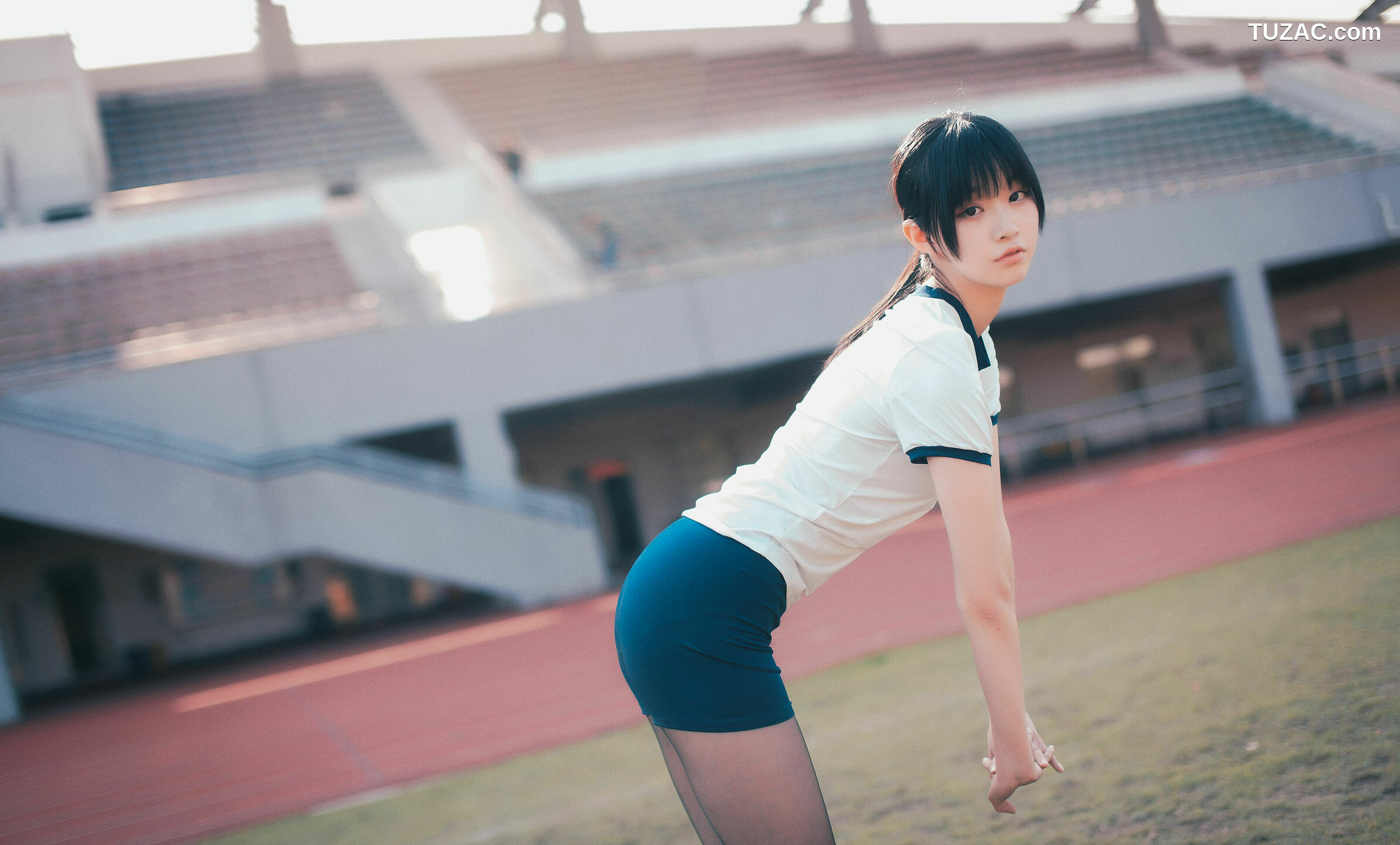 网络美女_ 沧霁桔梗 - 黑丝体操服[53P]