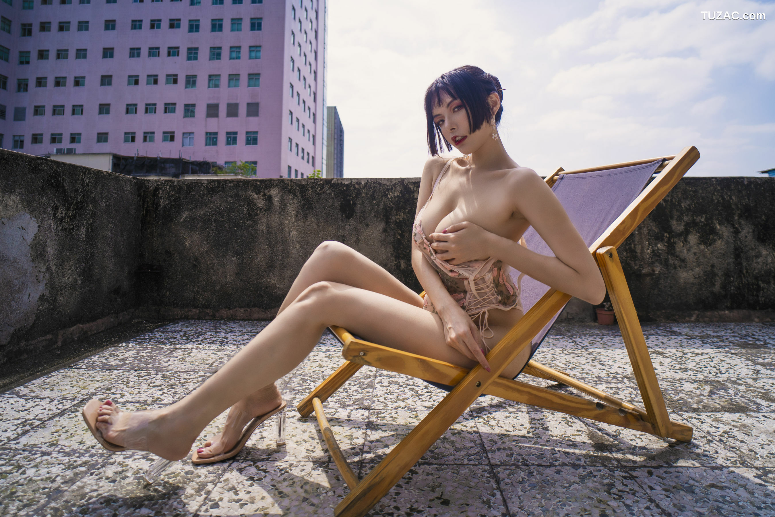 网络美女_ 秋和柯基(夏小秋秋秋) - 天台 写真套图[56P]