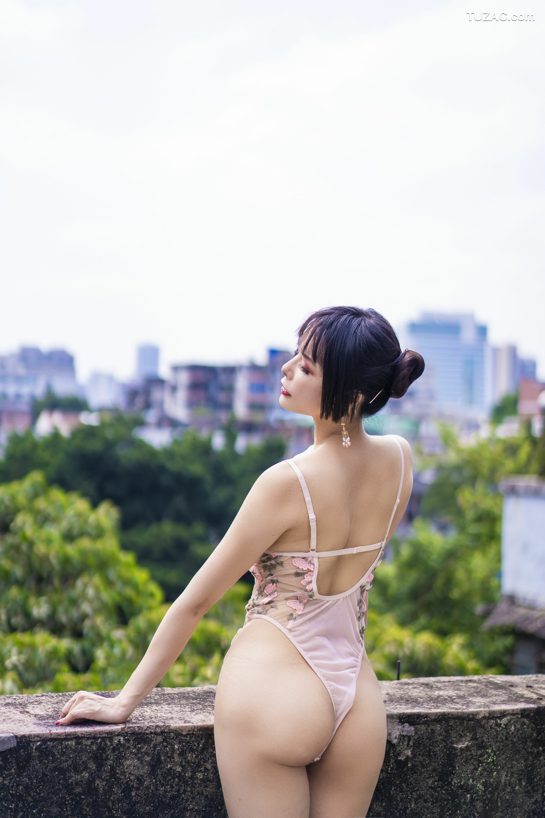 网络美女_ 秋和柯基(夏小秋秋秋) - 天台 写真套图[56P]