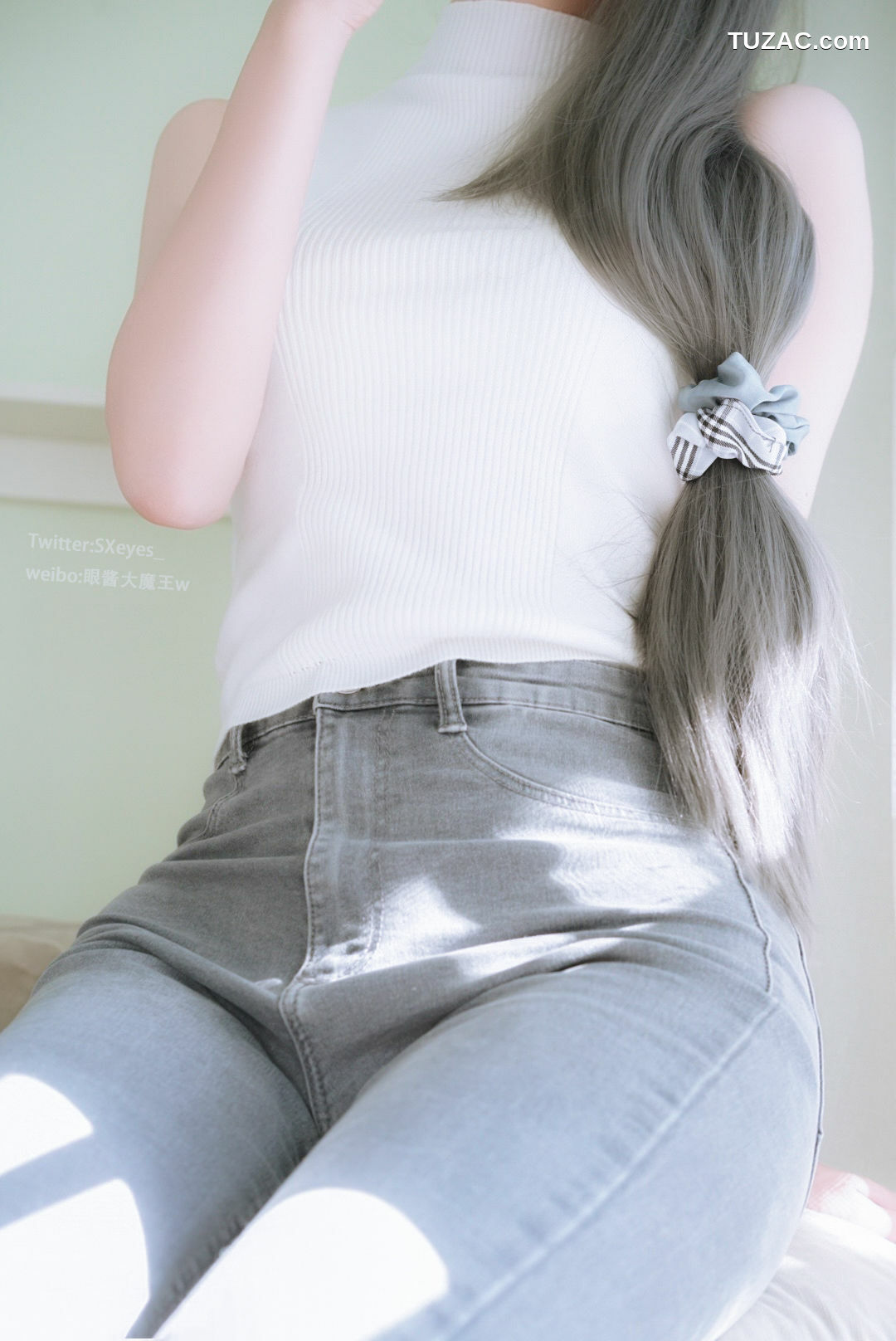 网络美女_ 萌妹子眼酱大魔王w - 白色无袖[32P]