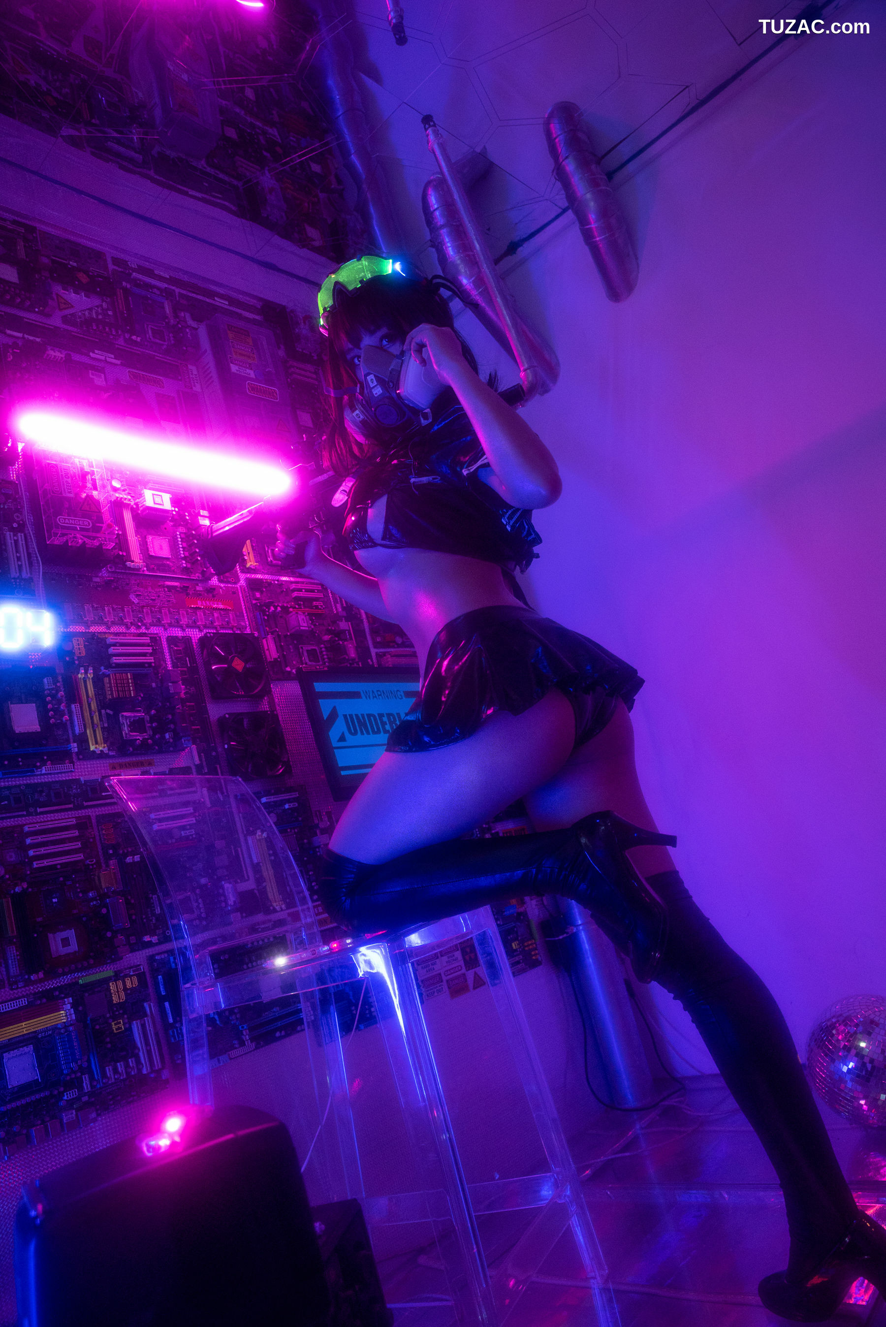 网络美女_ 蜜汁猫裘 《漆皮jk》 写真集[17P]