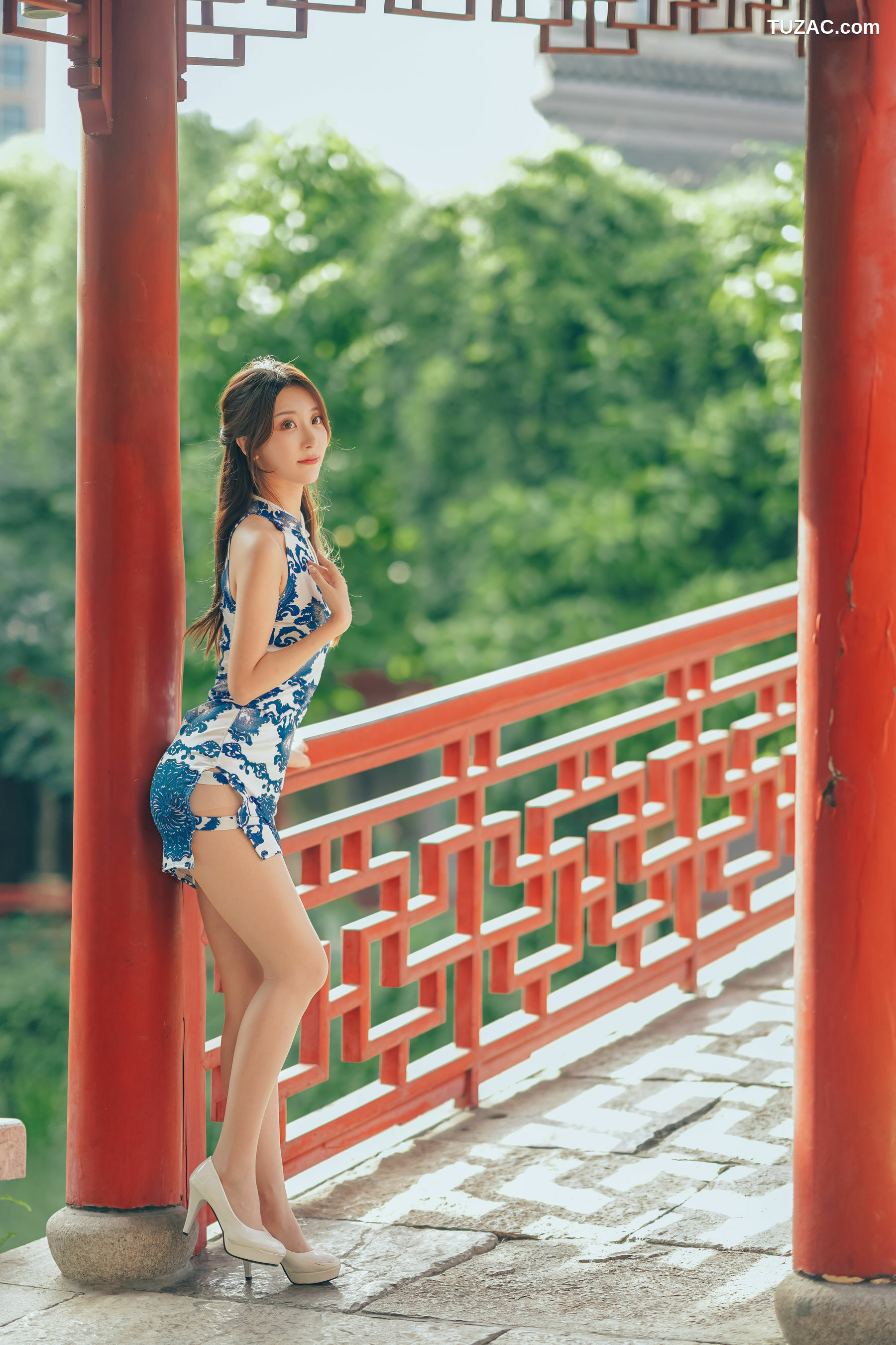 网络美女_ 黑川 - 青花旗袍 写真套图[33P]