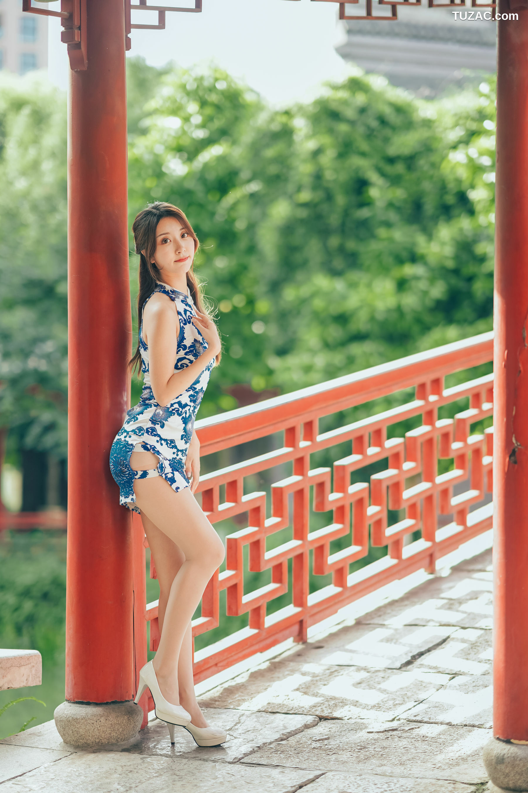 网络美女_ 黑川 - 青花旗袍 写真套图[33P]