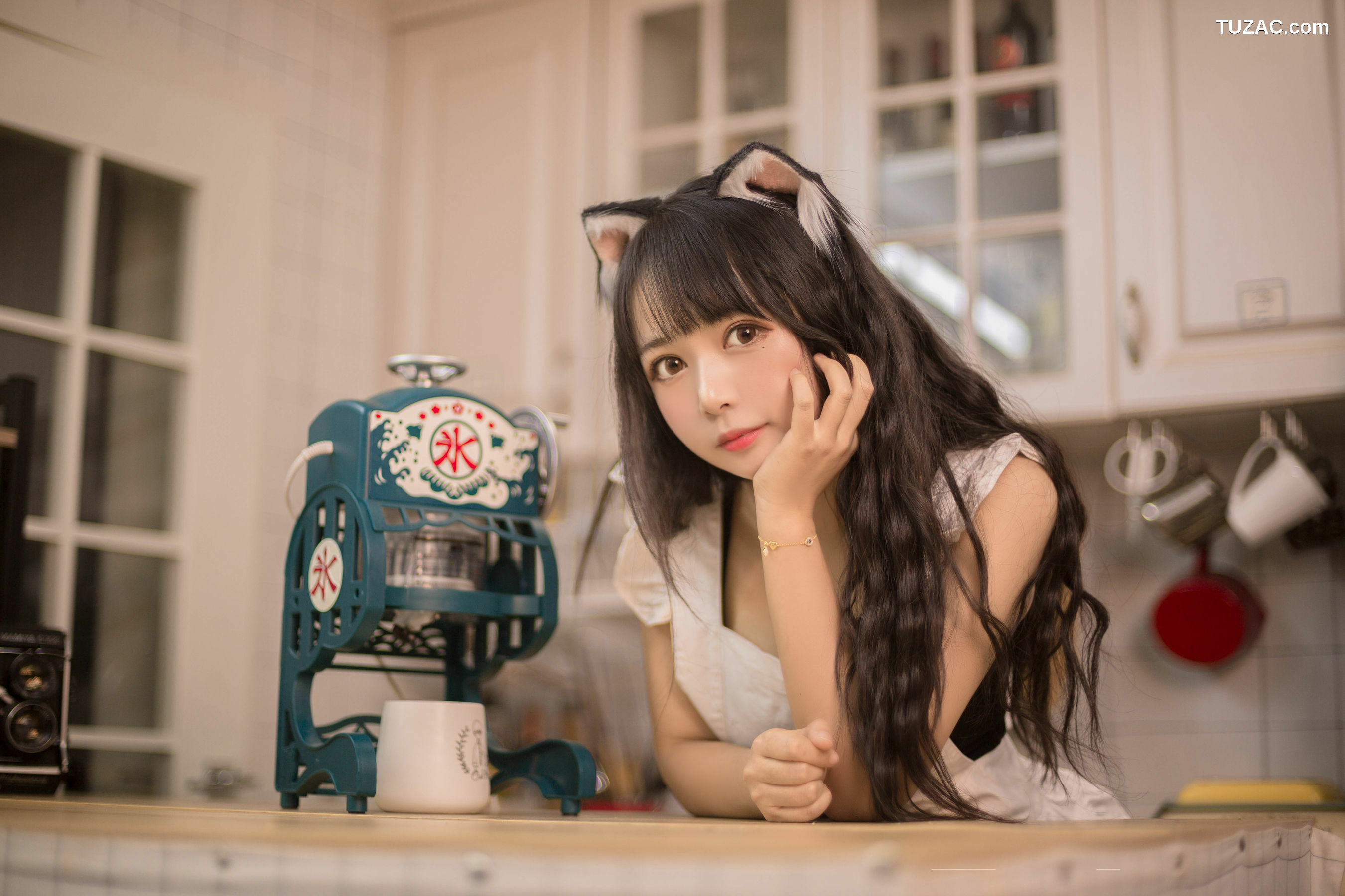 网络美女_ 黑猫猫OvO 《厨房》 写真集[11P]