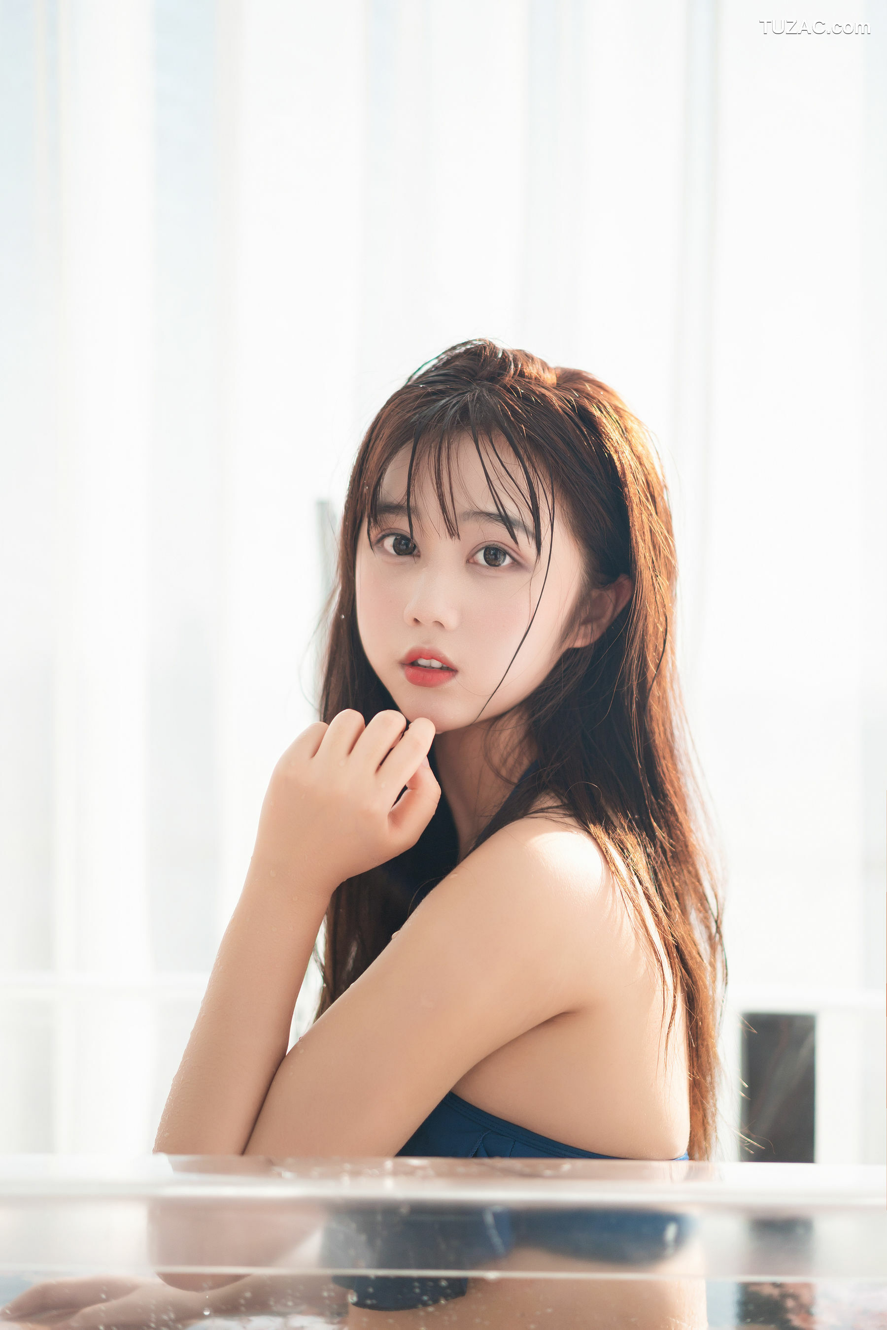 网络美女_COS福利姬镜酱 《私奔之泳衣》 写真集