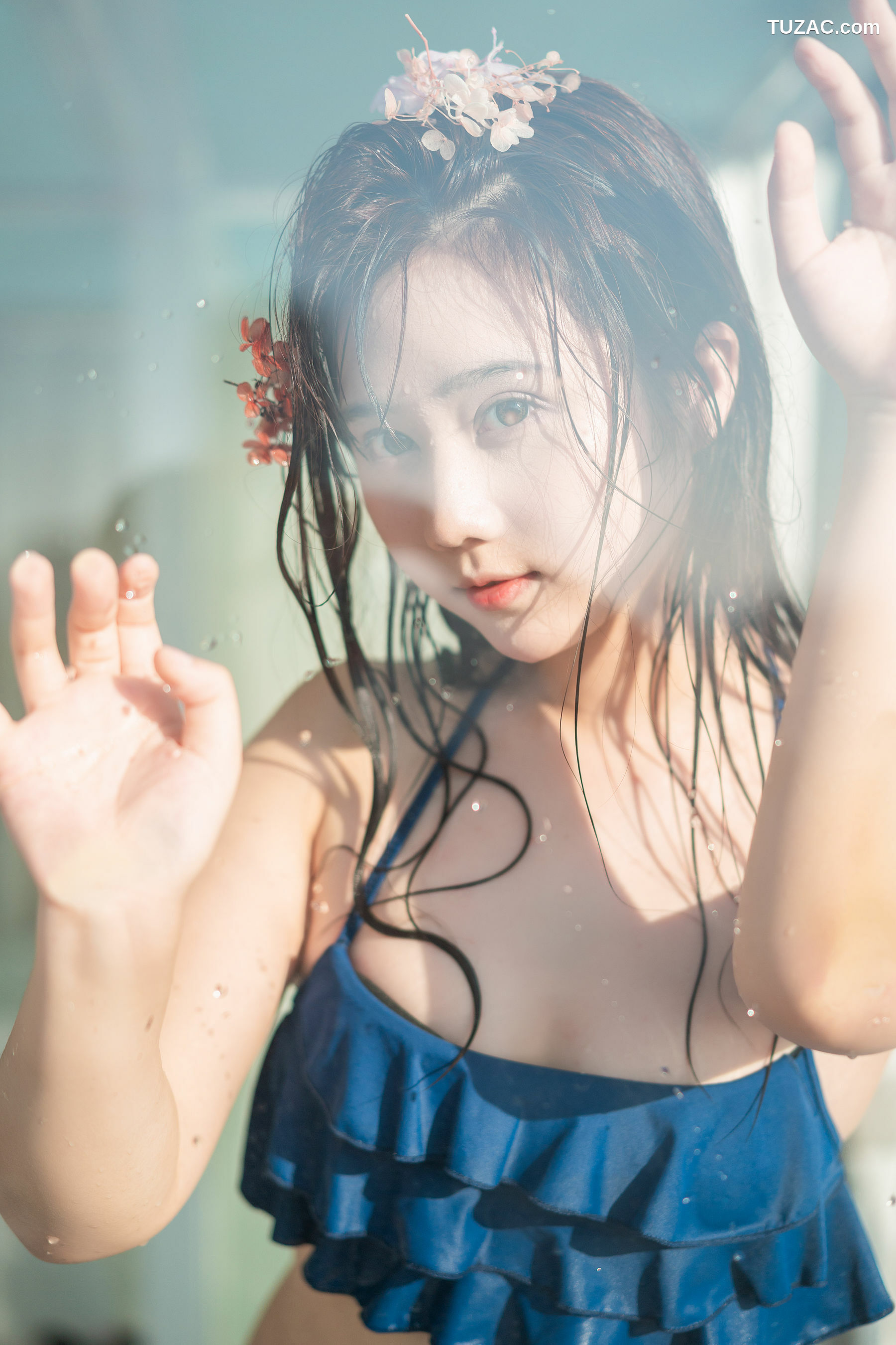 网络美女_COS福利姬镜酱 《私奔之泳衣》 写真集