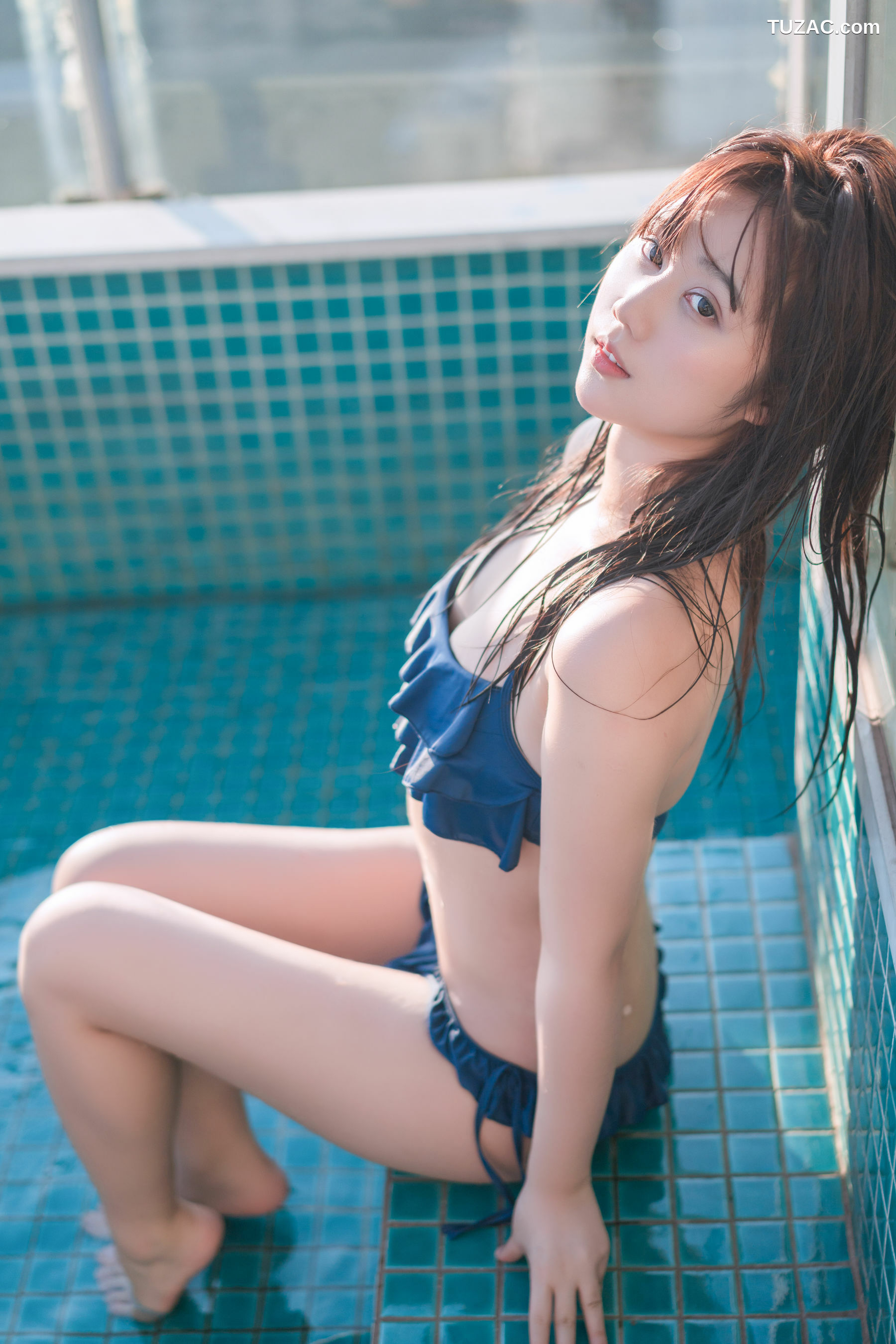 网络美女_COS福利姬镜酱 《私奔之泳衣》 写真集