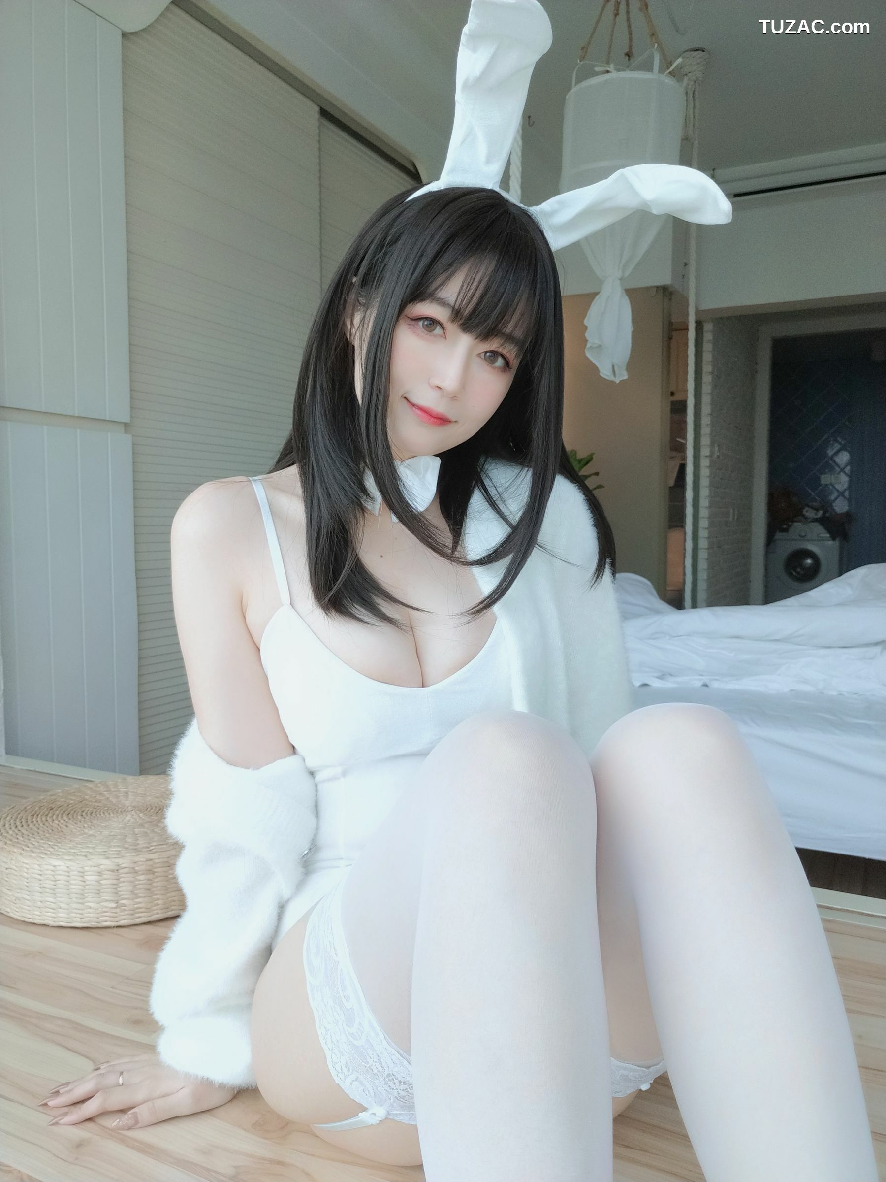 网络美女_Coser小姐姐白银 - 白丝兔子