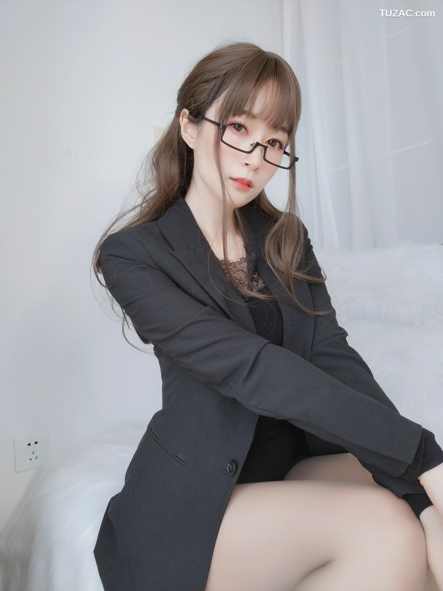 网络美女_Coser小姐姐白银81 - 黑西服