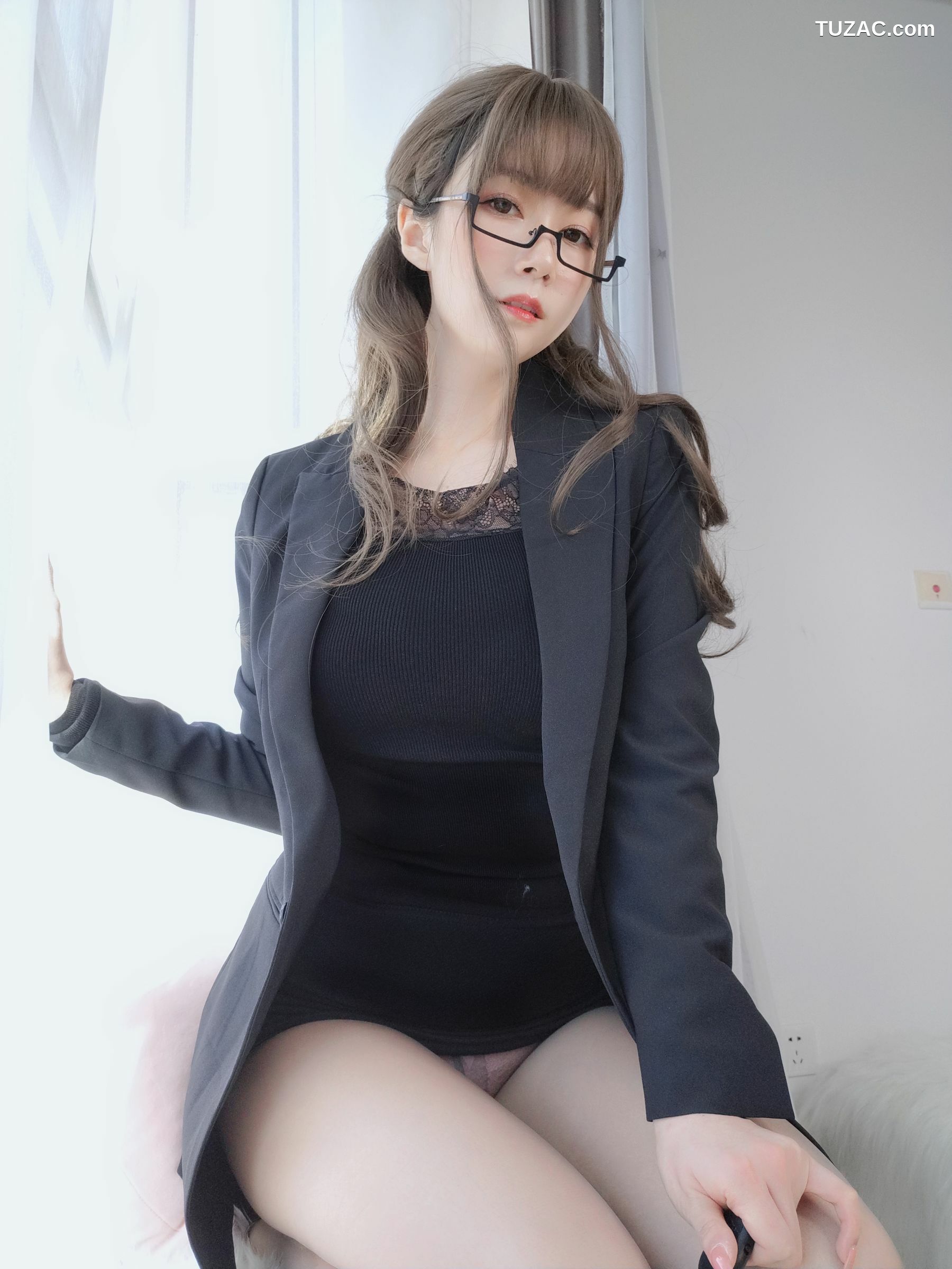 网络美女_Coser小姐姐白银81 - 黑西服