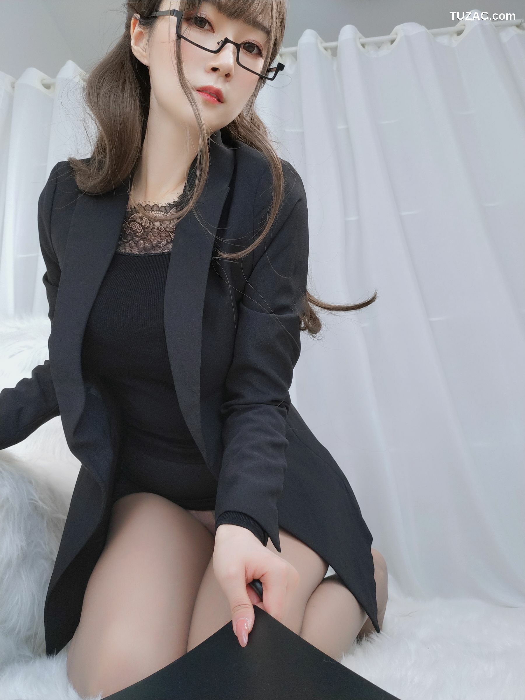 网络美女_Coser小姐姐白银81 - 黑西服