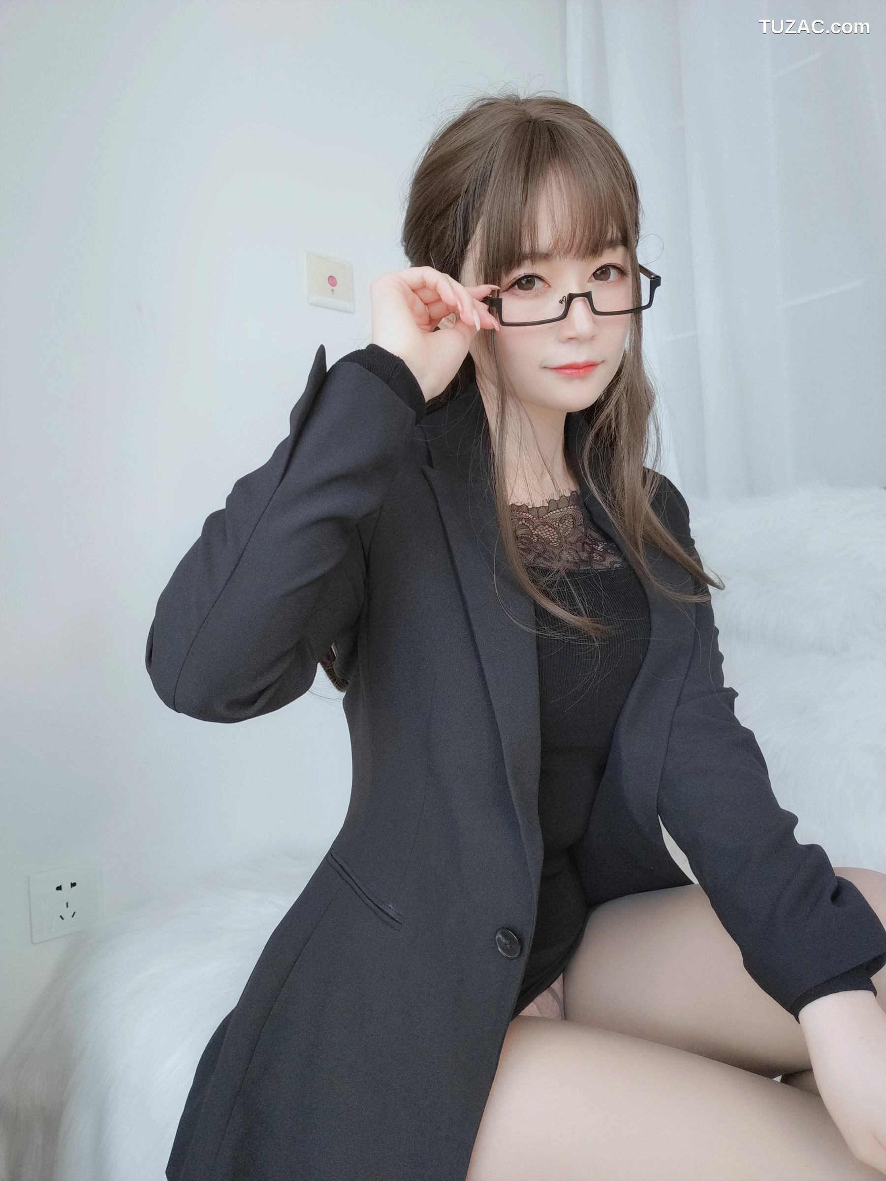 网络美女_Coser小姐姐白银81 - 黑西服