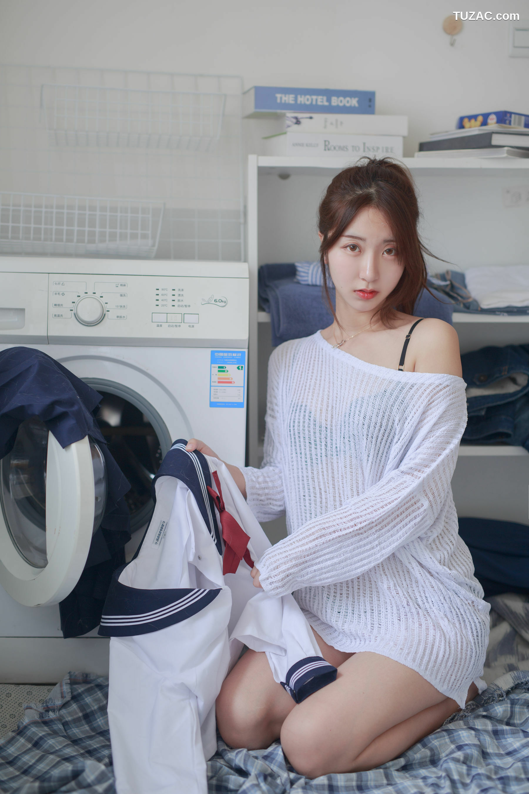 网络美女_Coser黑川 《白色洞洞毛衣》 写真集