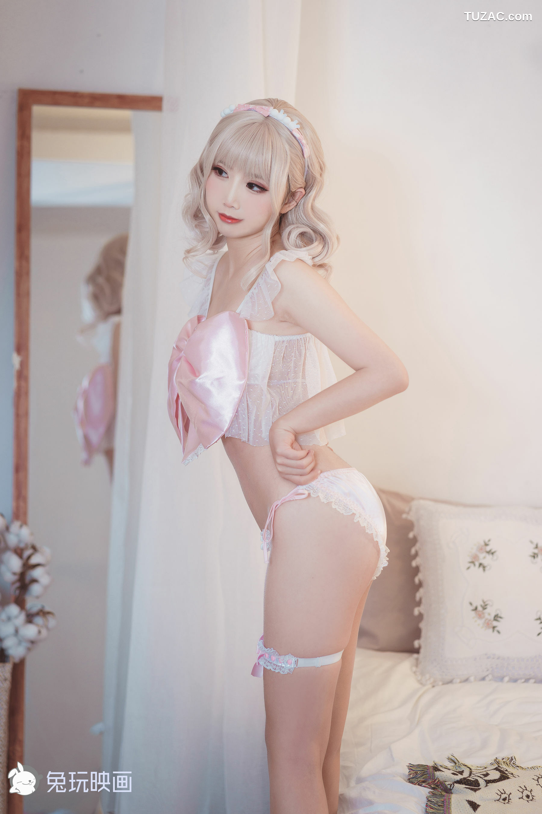 网络美女_人气Coser面饼仙儿 《蝴蝶结内衣》 写真集