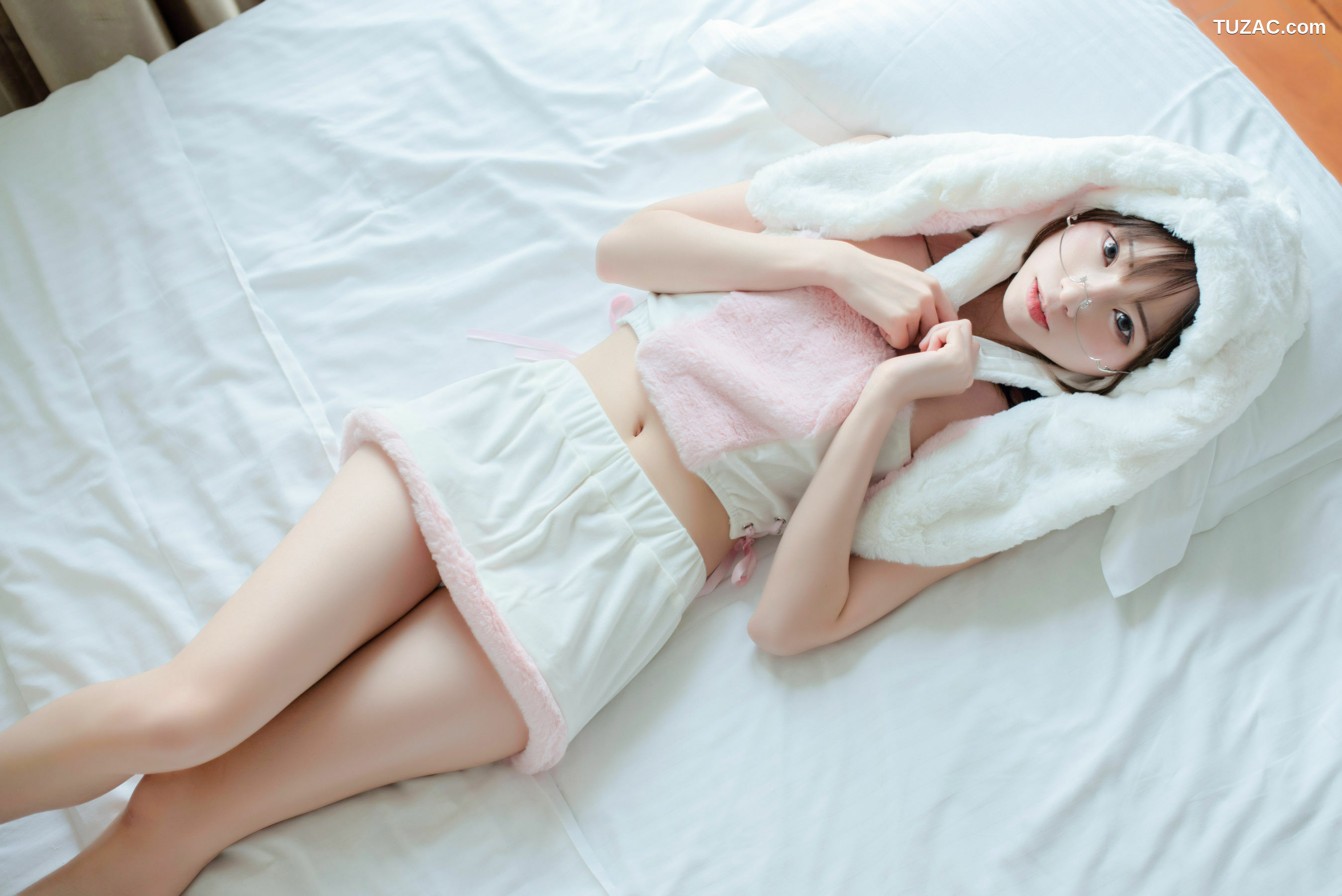 网络美女_动漫博主Kitaro_绮太郎 - 私房兔子 写真套图