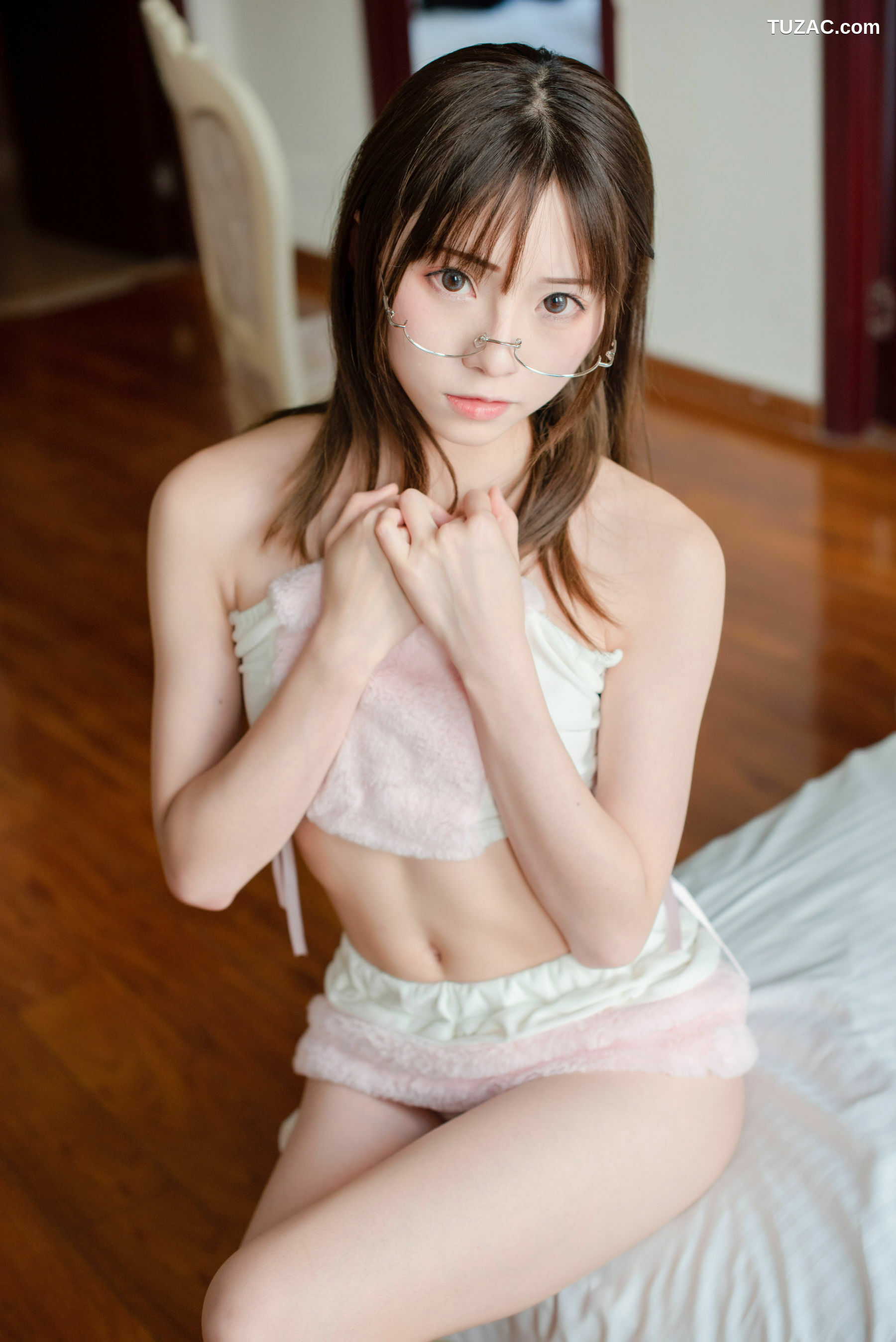 网络美女_动漫博主Kitaro_绮太郎 - 私房兔子 写真套图