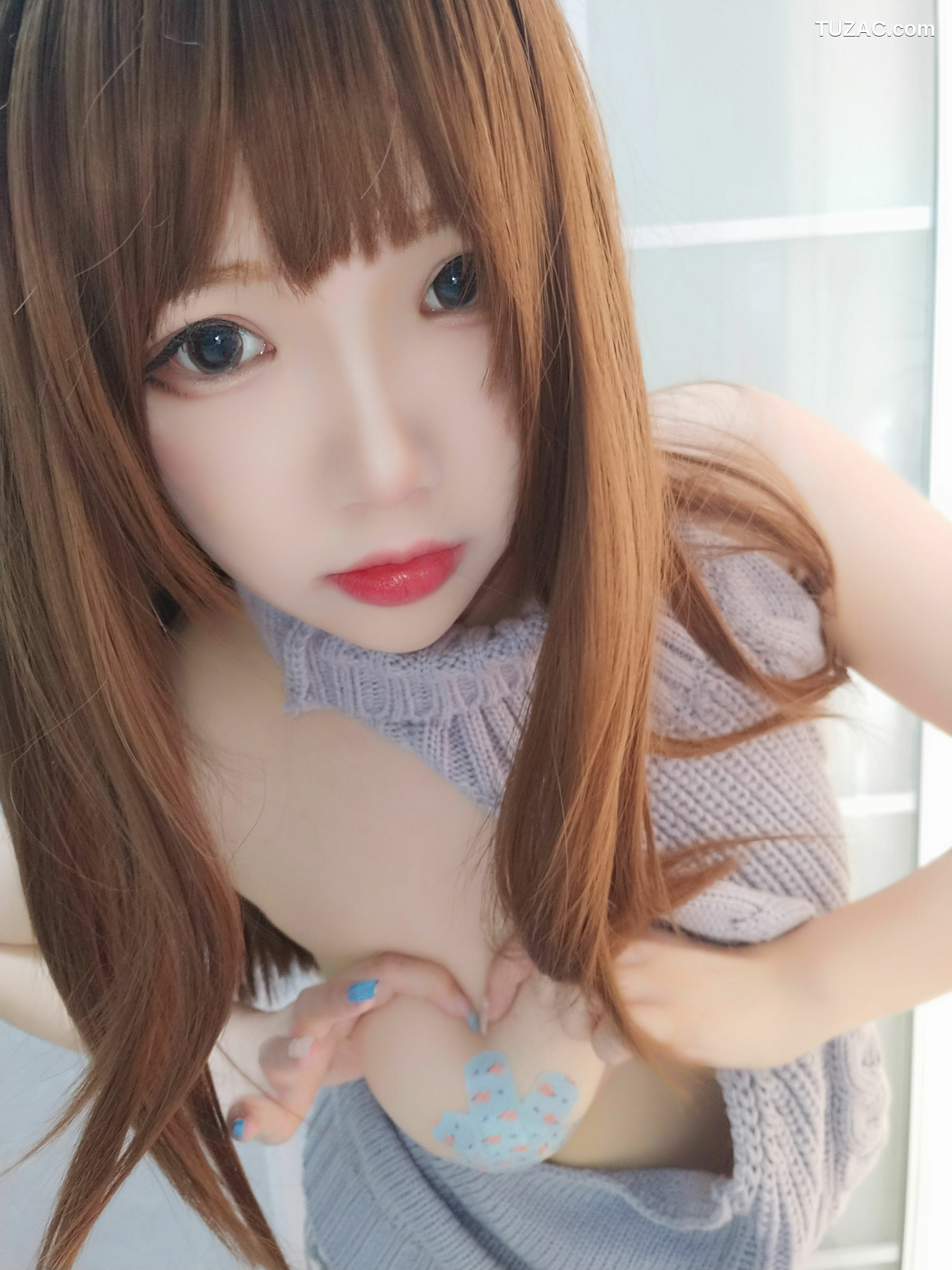 网络美女_动漫博主雪晴Astra - 黑丝漏背毛衣