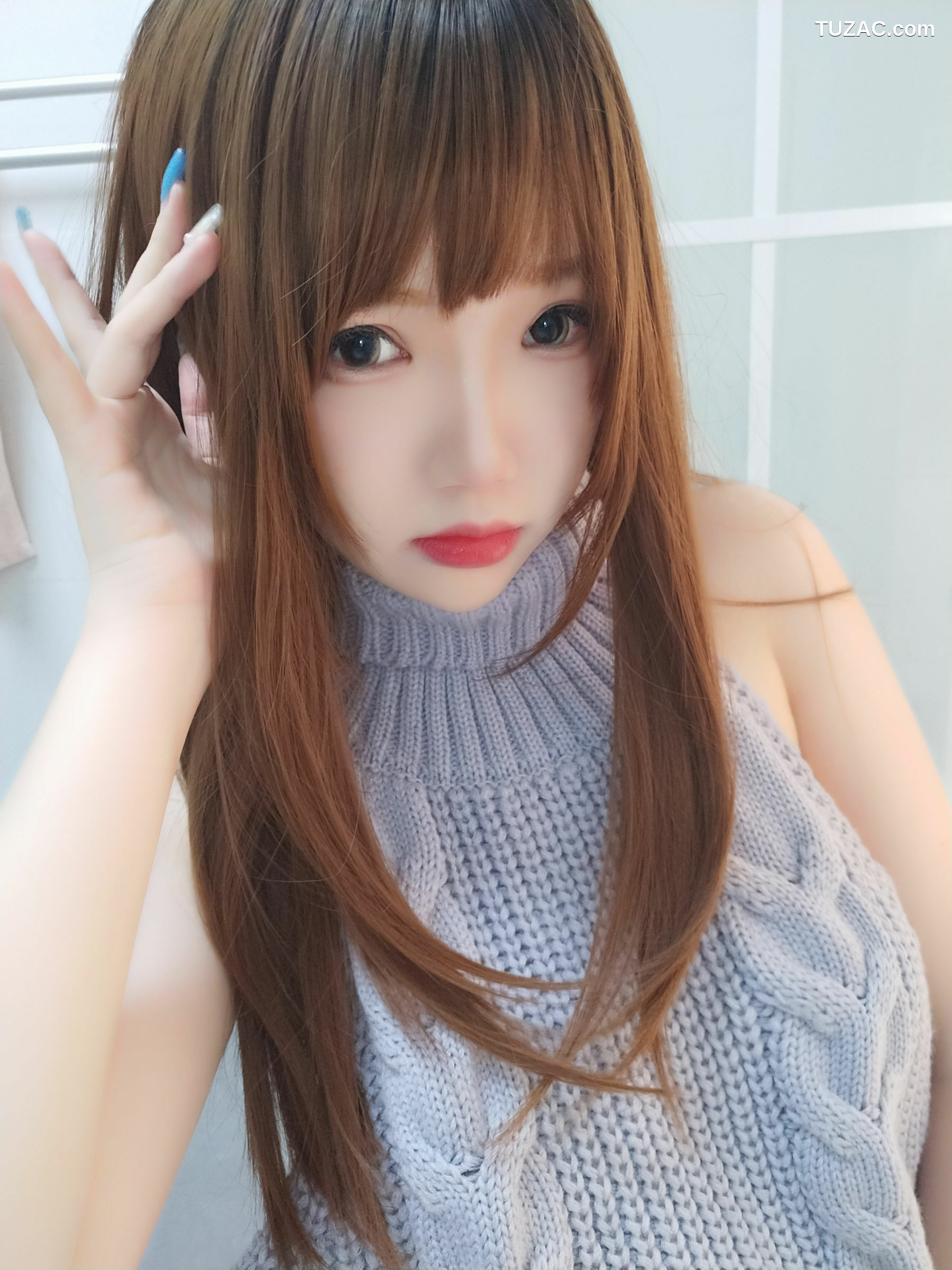 网络美女_动漫博主雪晴Astra - 黑丝漏背毛衣