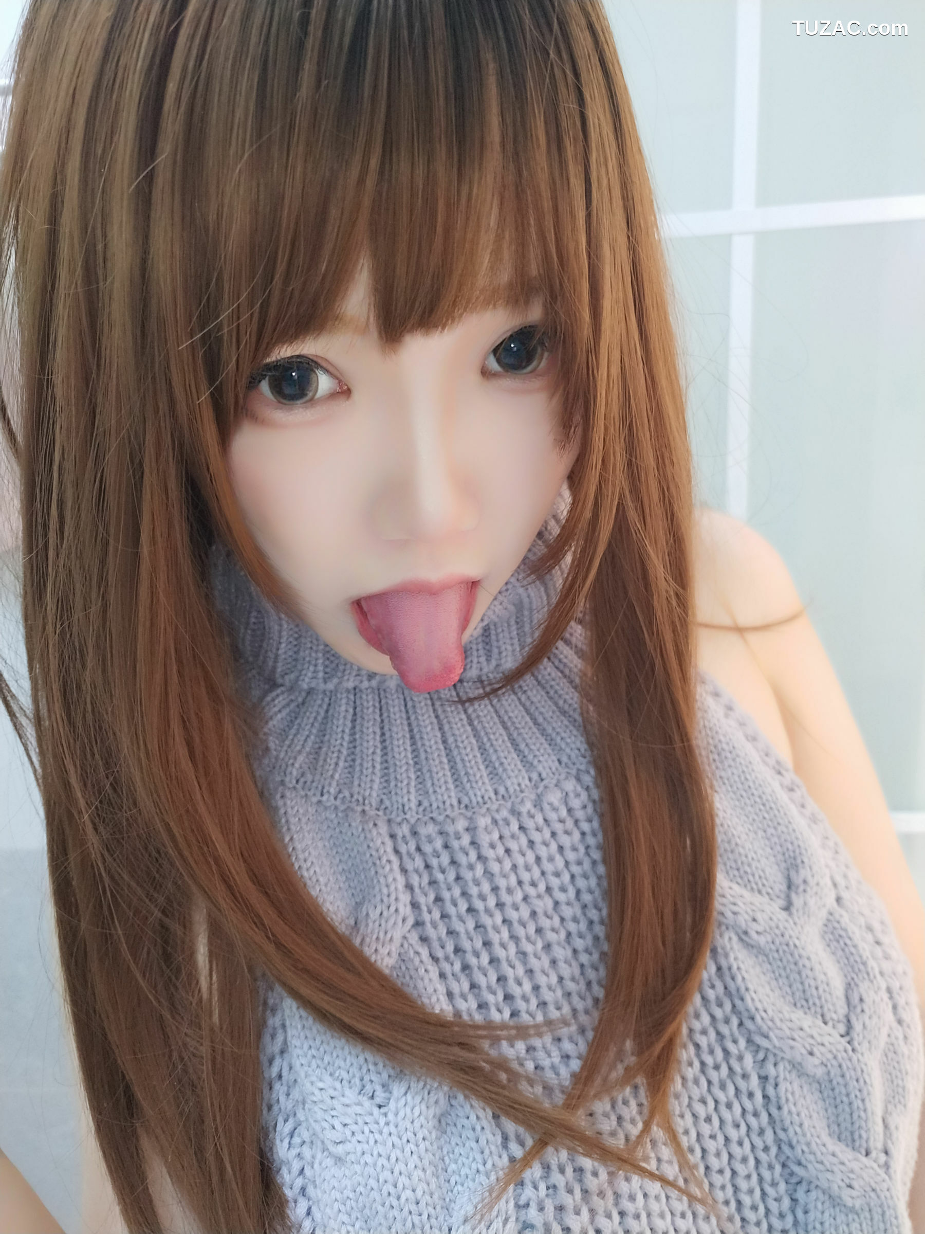 网络美女_动漫博主雪晴Astra - 黑丝漏背毛衣