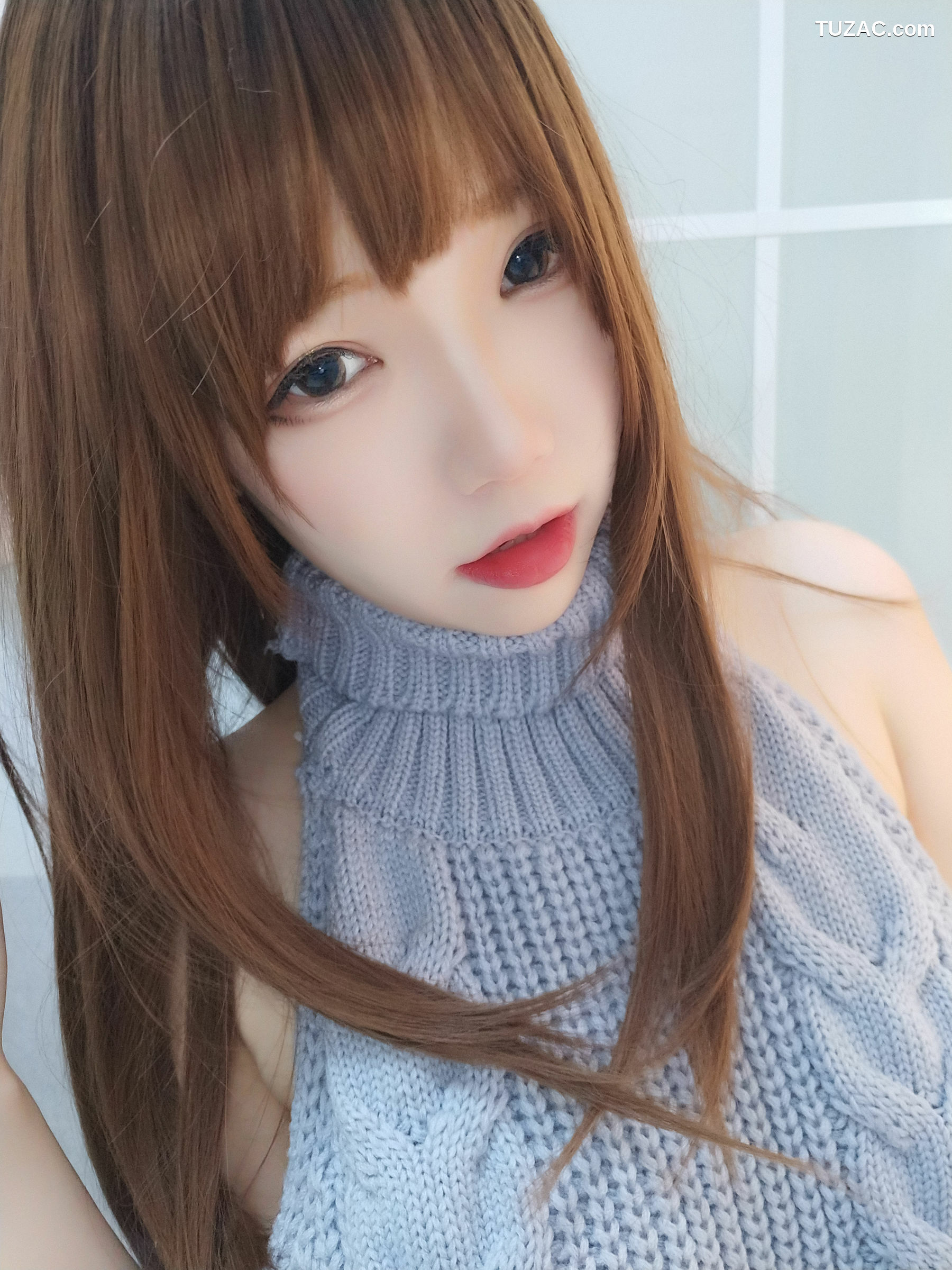 网络美女_动漫博主雪晴Astra - 黑丝漏背毛衣