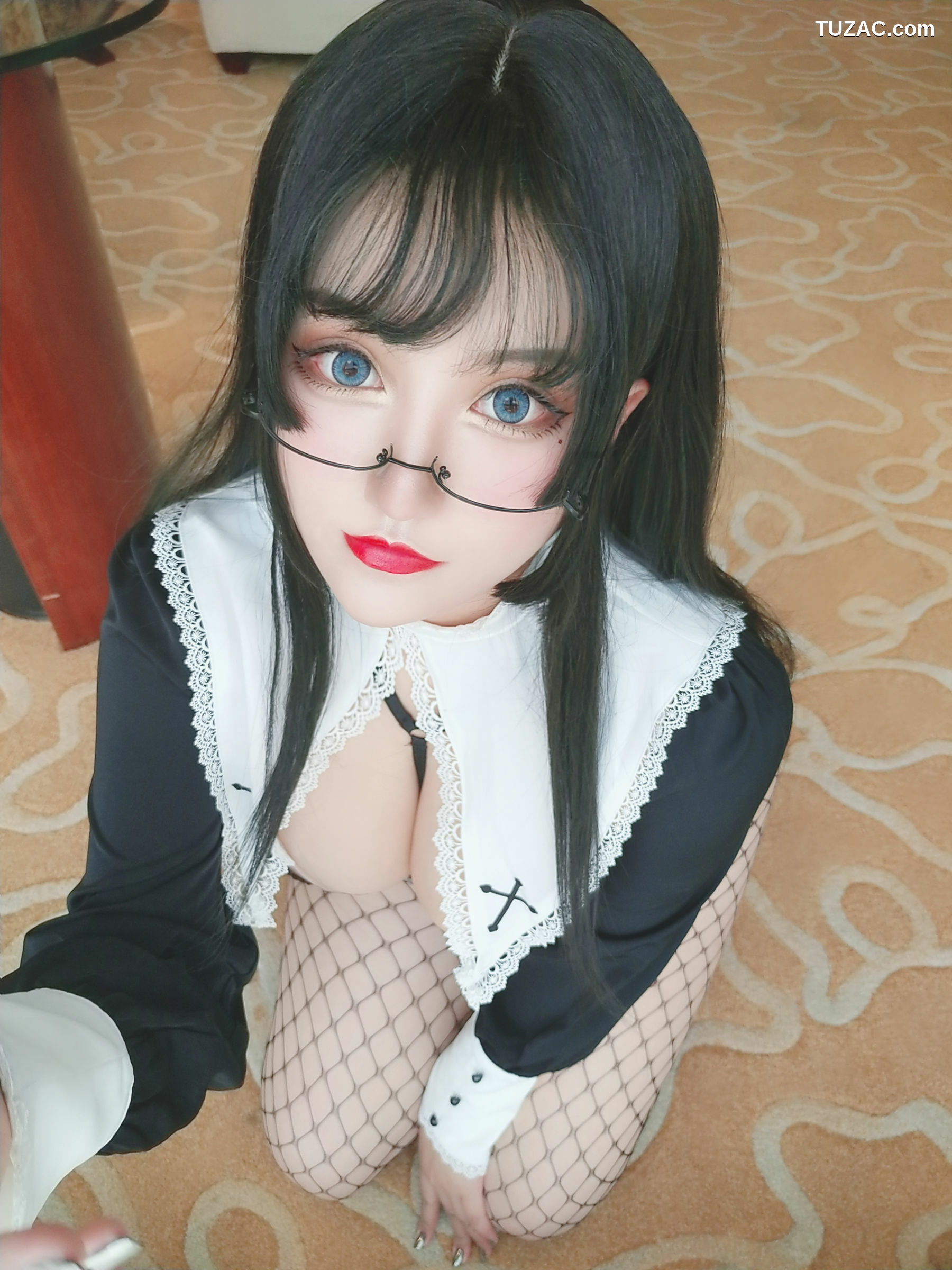 网络美女_夏鸽鸽不想起床 《修女》 写真集