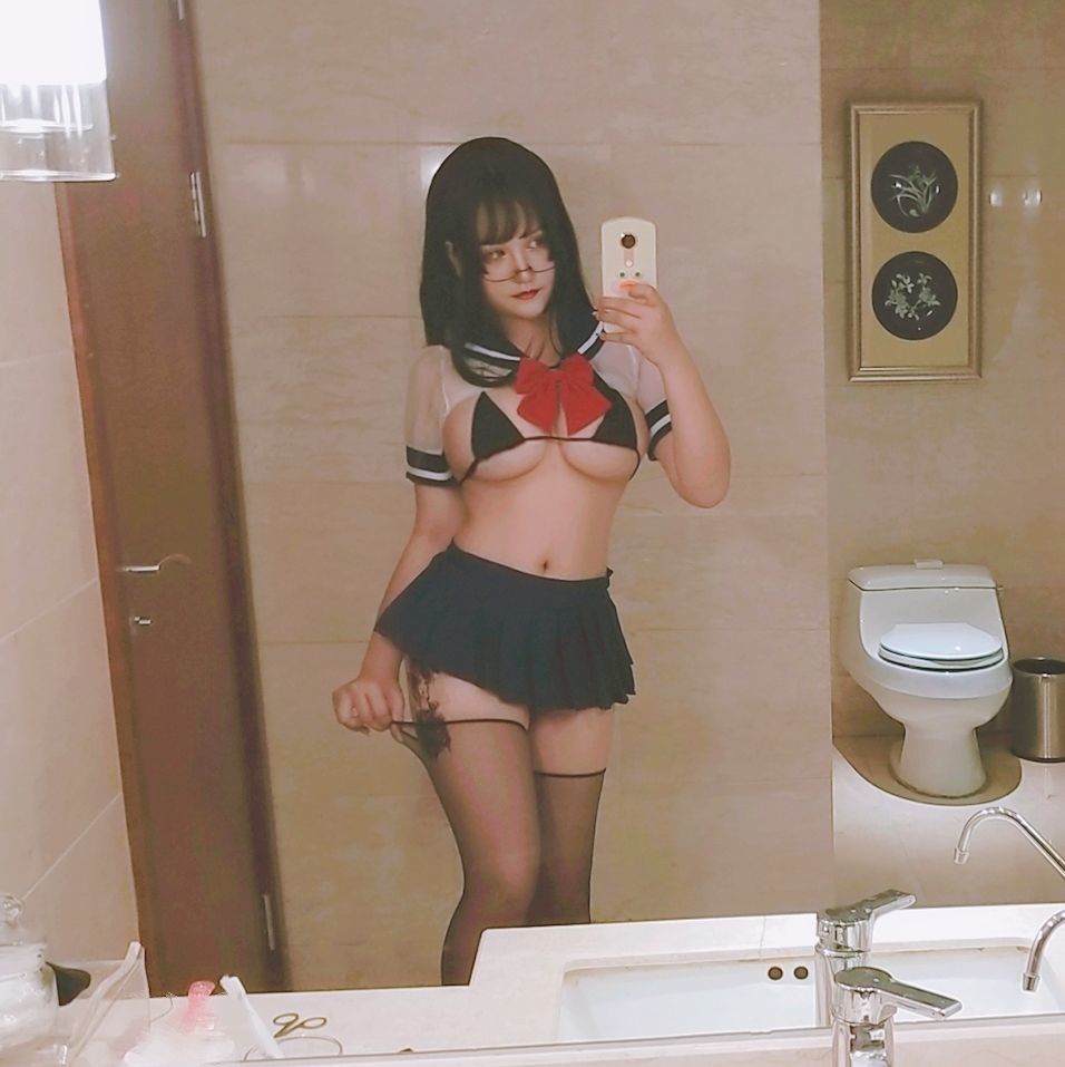 网络美女_夏鸽鸽不想起床 《透明jk》 写真集