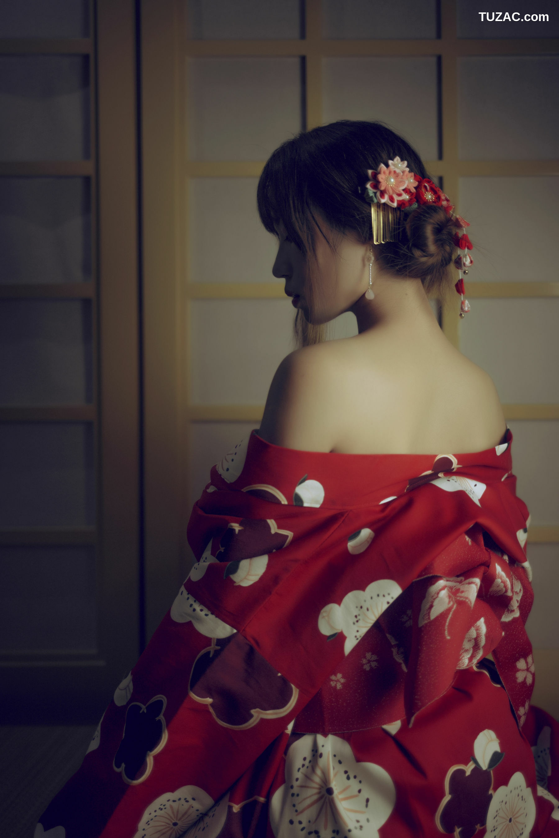 网络美女_白易子教主 《H系》 写真集