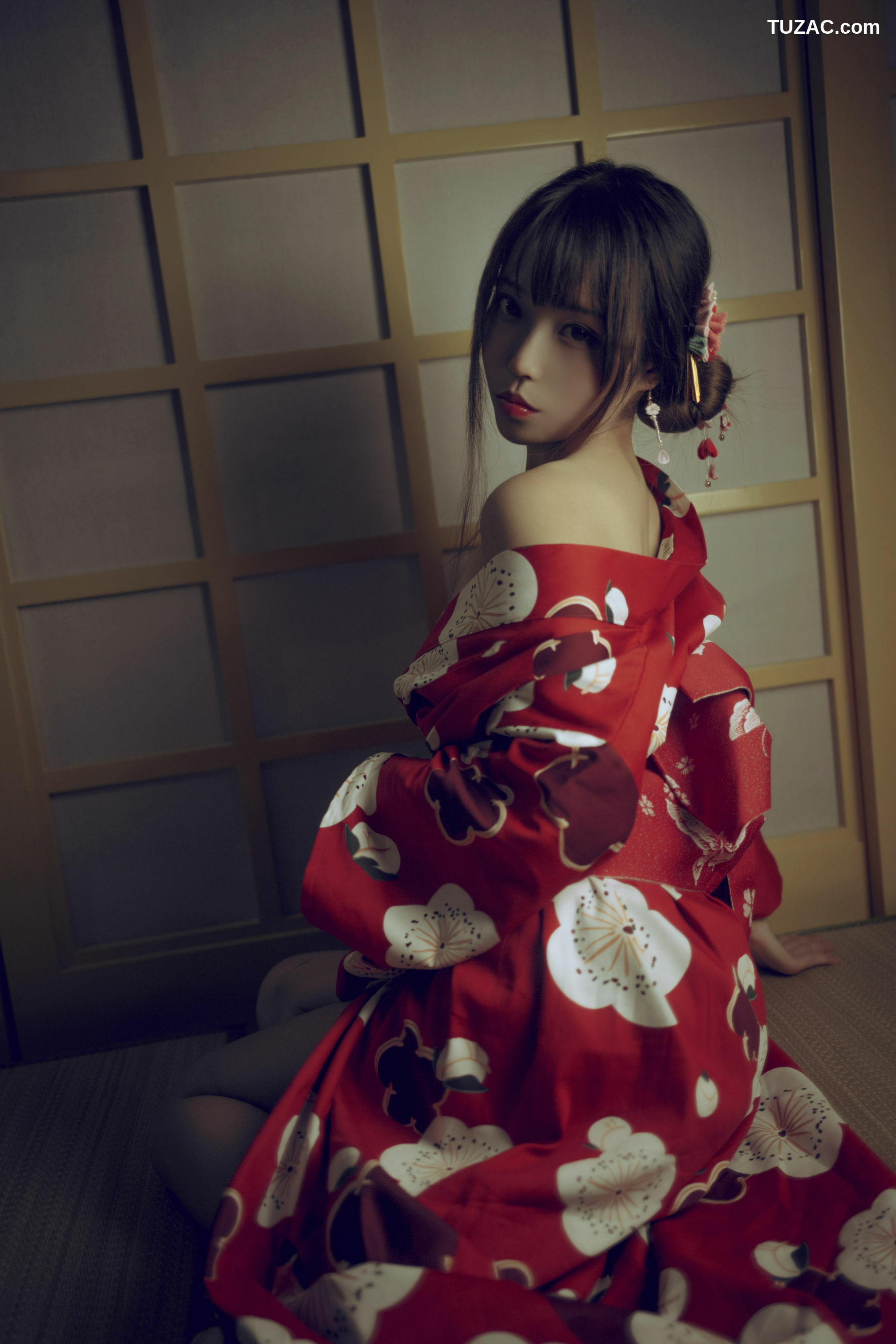 网络美女_白易子教主 《H系》 写真集