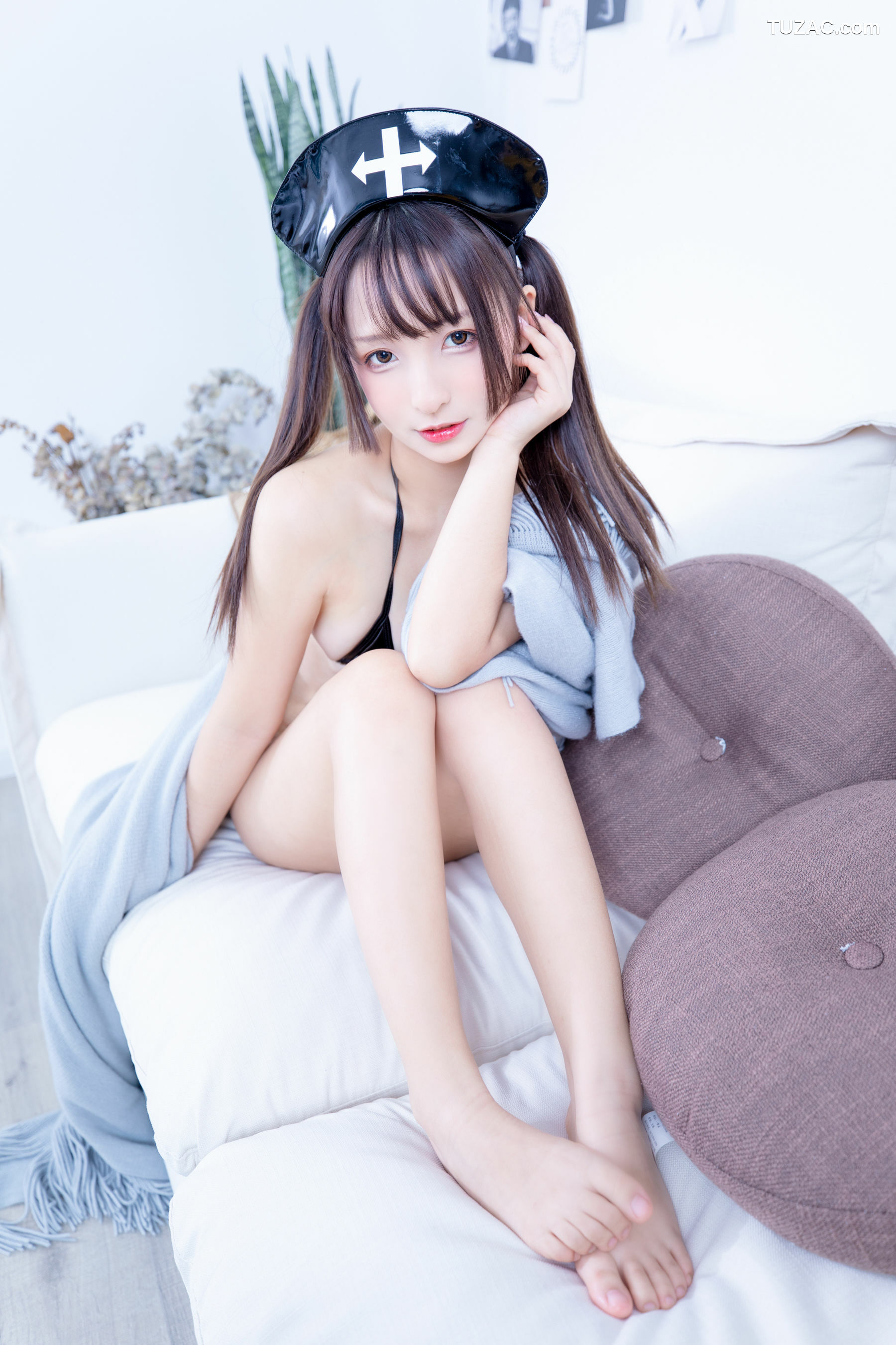 网络美女_神楽坂真冬 《暗黑护士 空気なし》 写真集