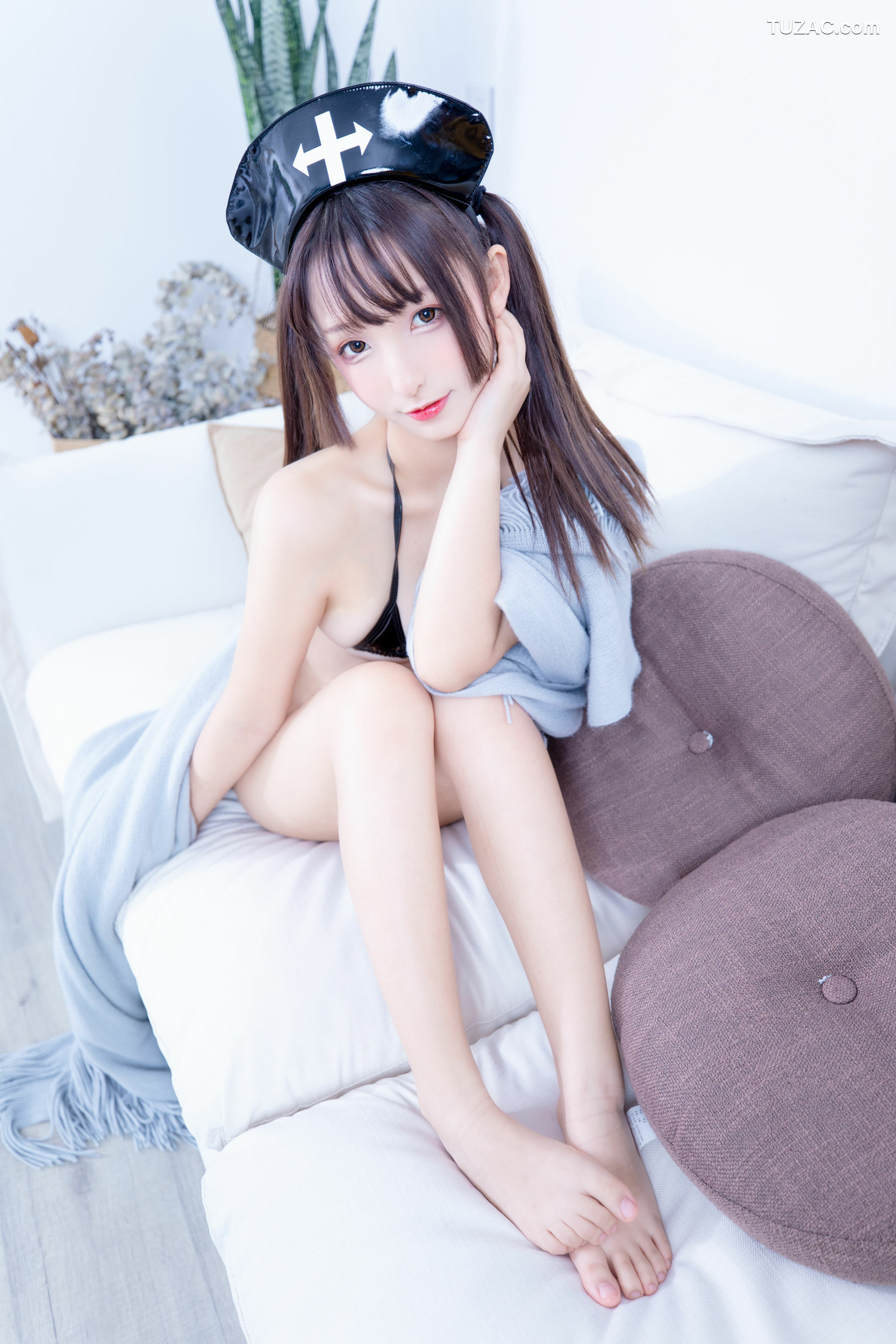 网络美女_神楽坂真冬 《暗黑护士 空気なし》 写真集