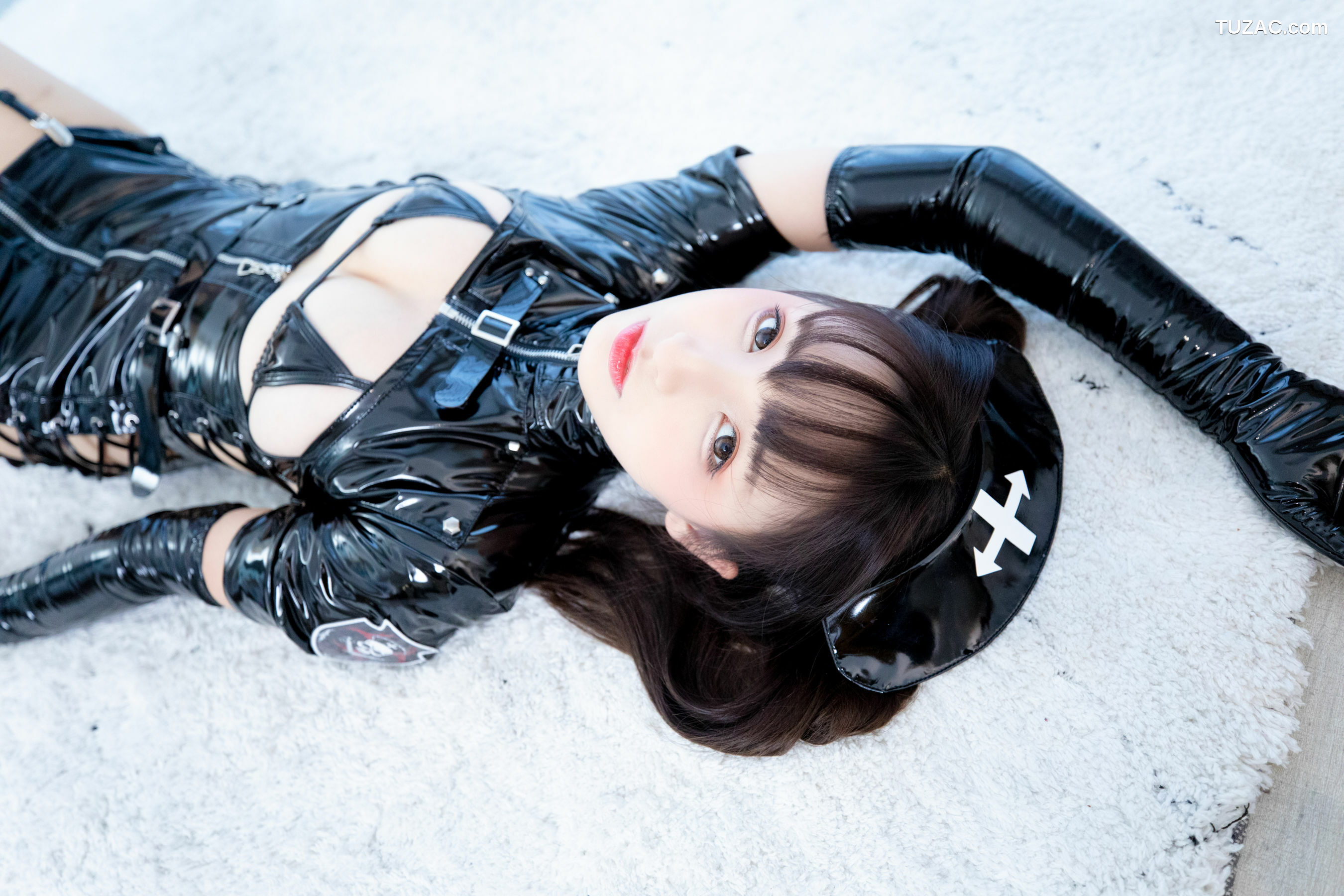 网络美女_神楽坂真冬 《暗黑护士 空気なし》 写真集