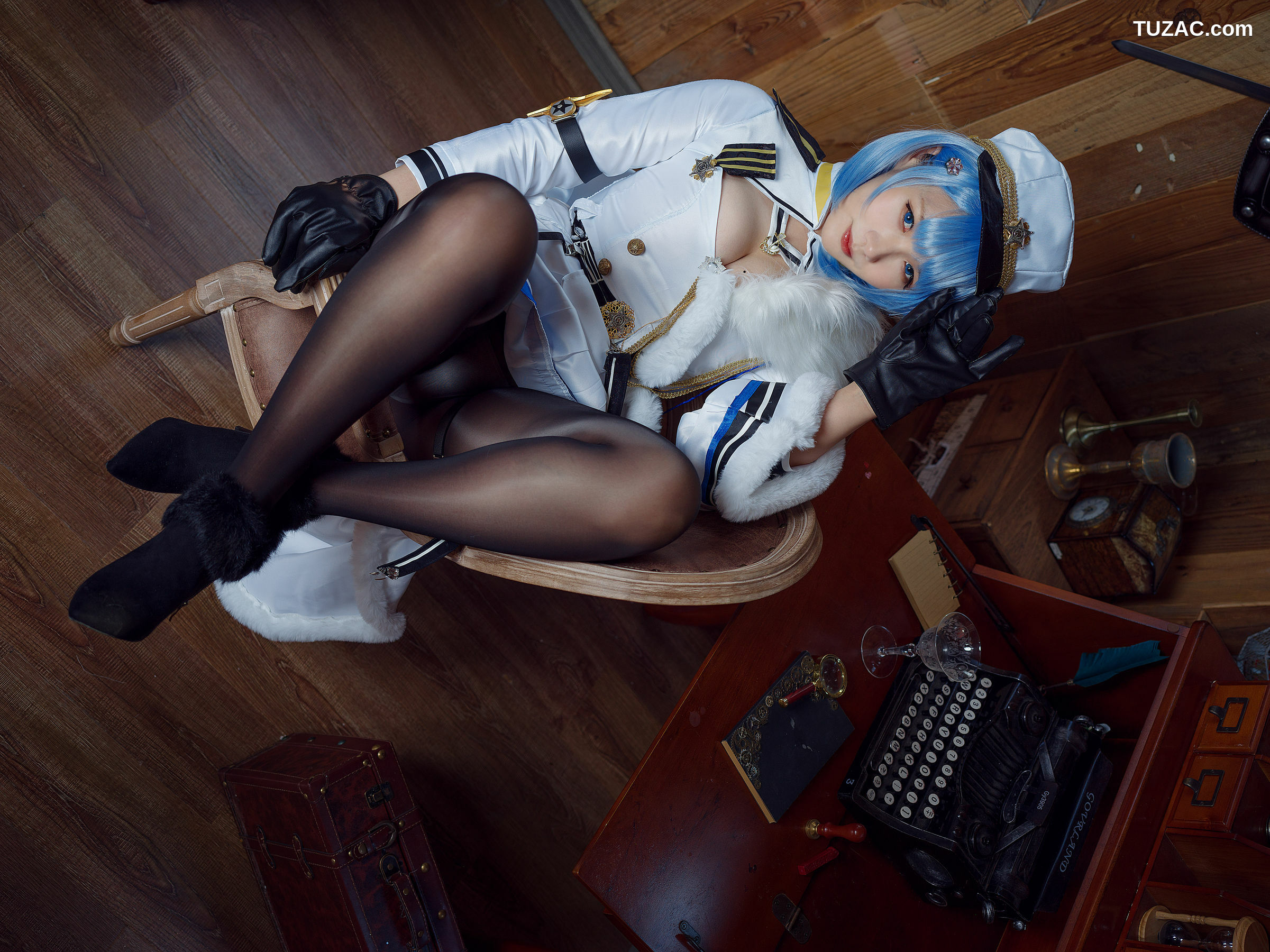 网络美女_网红Coser麻花麻花酱 《恰巴》 写真集