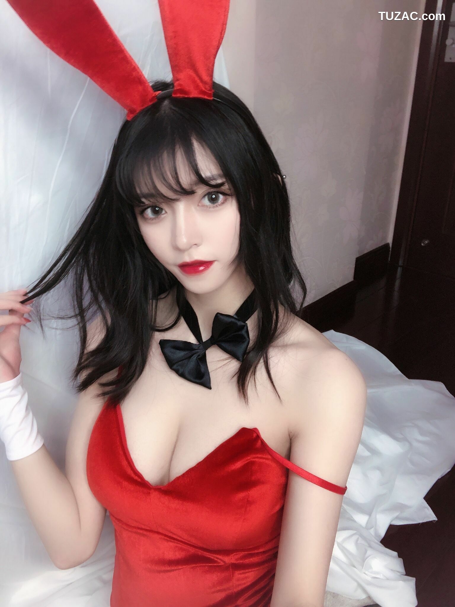 网络美女_銘銘Kizami 《红丝绒兔女郎》 写真集