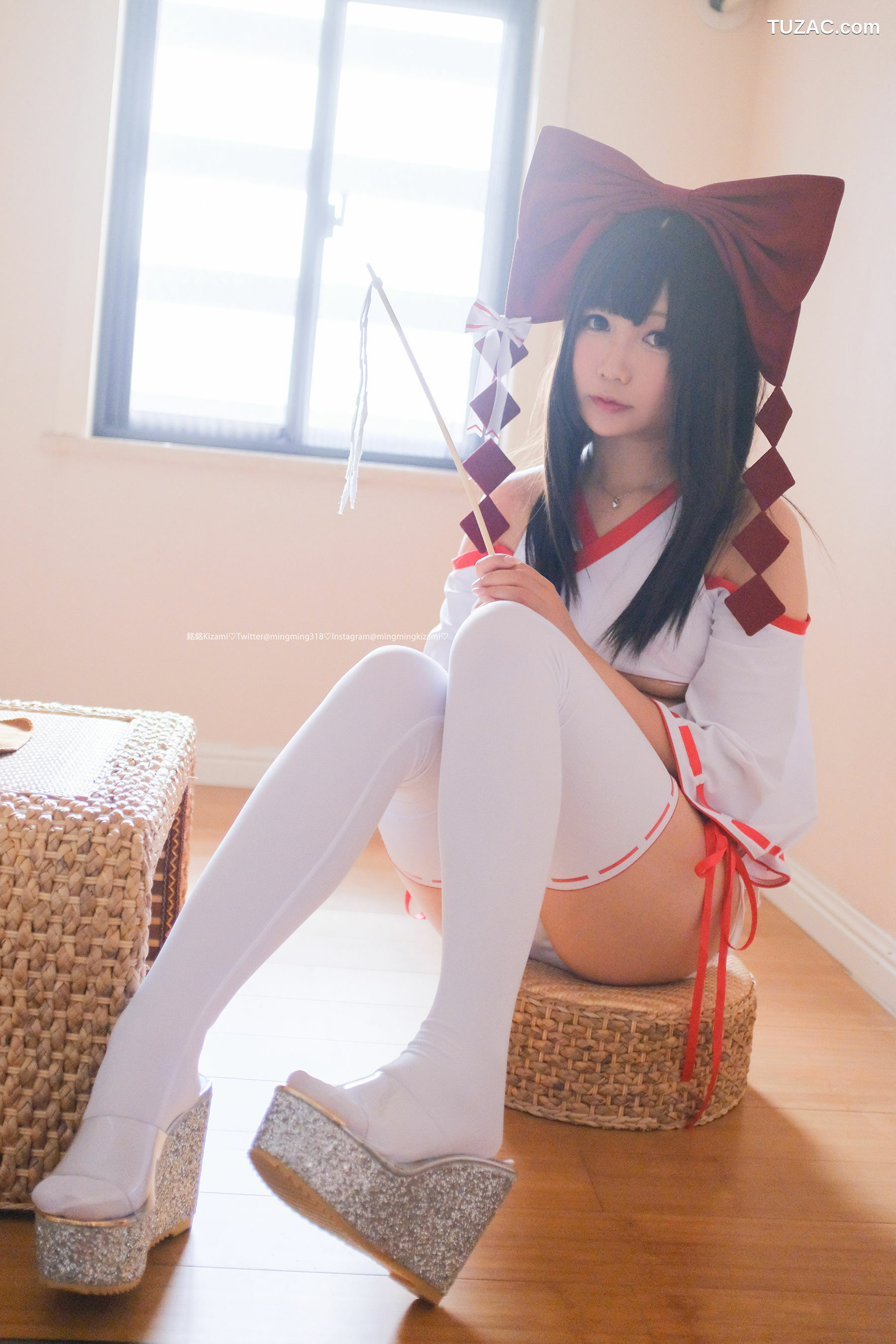 网络美女_銘銘Kizami 《自撮りVol.16 エロ小恶魔&amp;みこ》 写真集