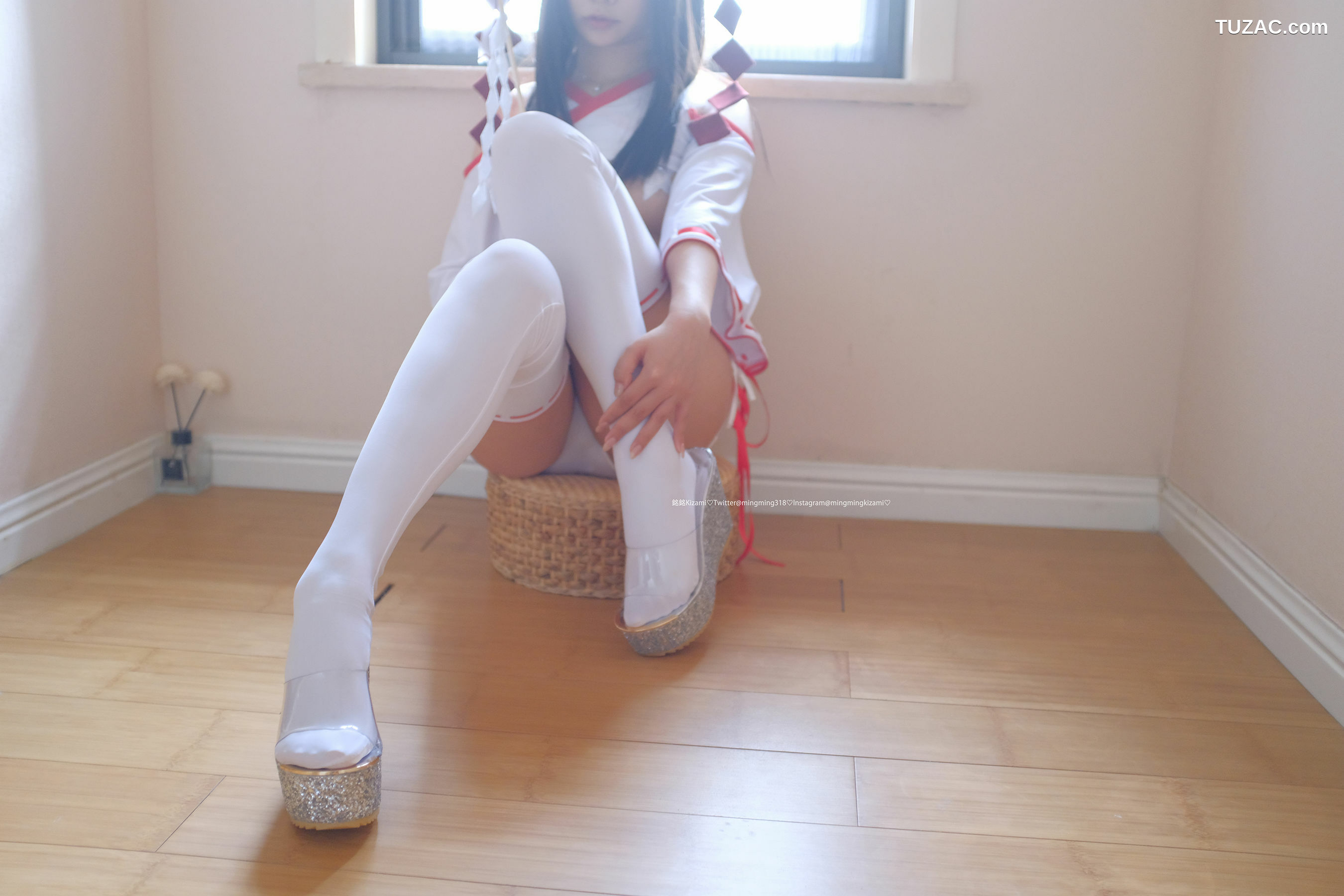 网络美女_銘銘Kizami 《自撮りVol.16 エロ小恶魔&amp;みこ》 写真集