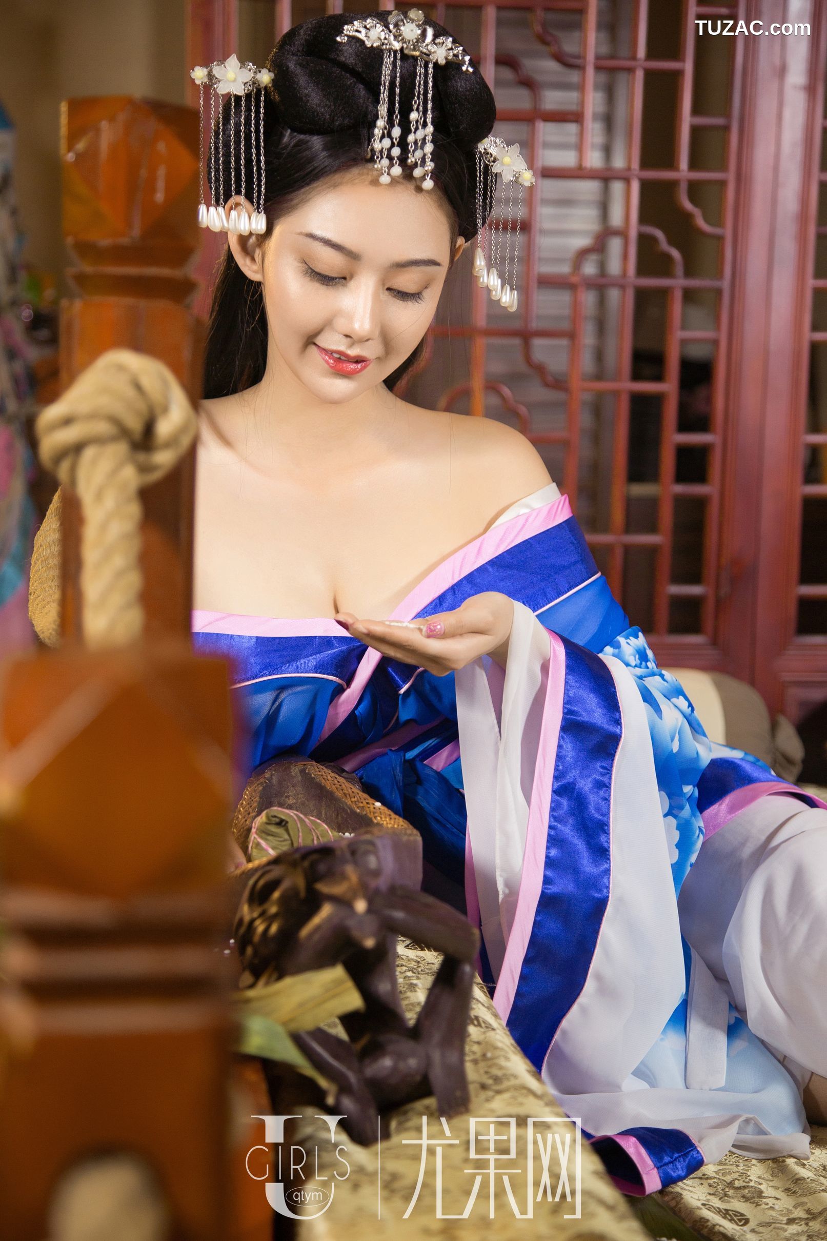 UGirls尤果网-T035-梦心玥-艾小青-程瑜西-萌汉药-何嘉颖-艺轩-筱慧-球球《助力女神》-2018.07.28