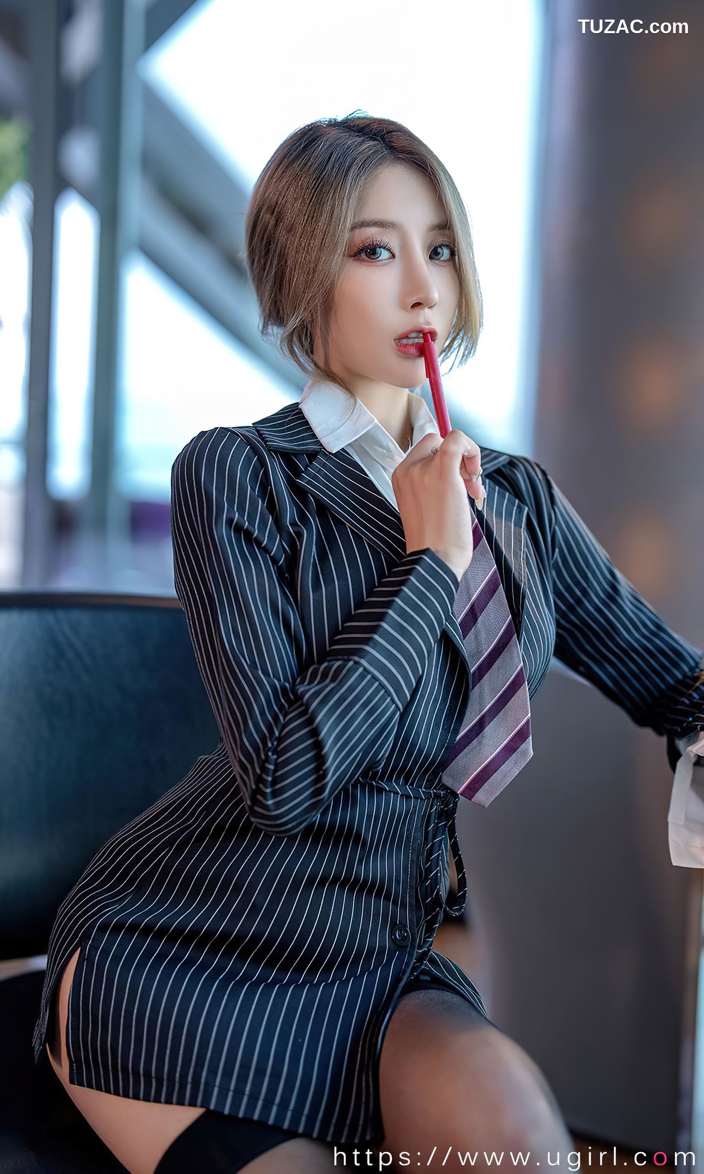 UGirlsApp尤果圈爱尤物-2702-筱慧-《西装加黑丝》-2023.10.09