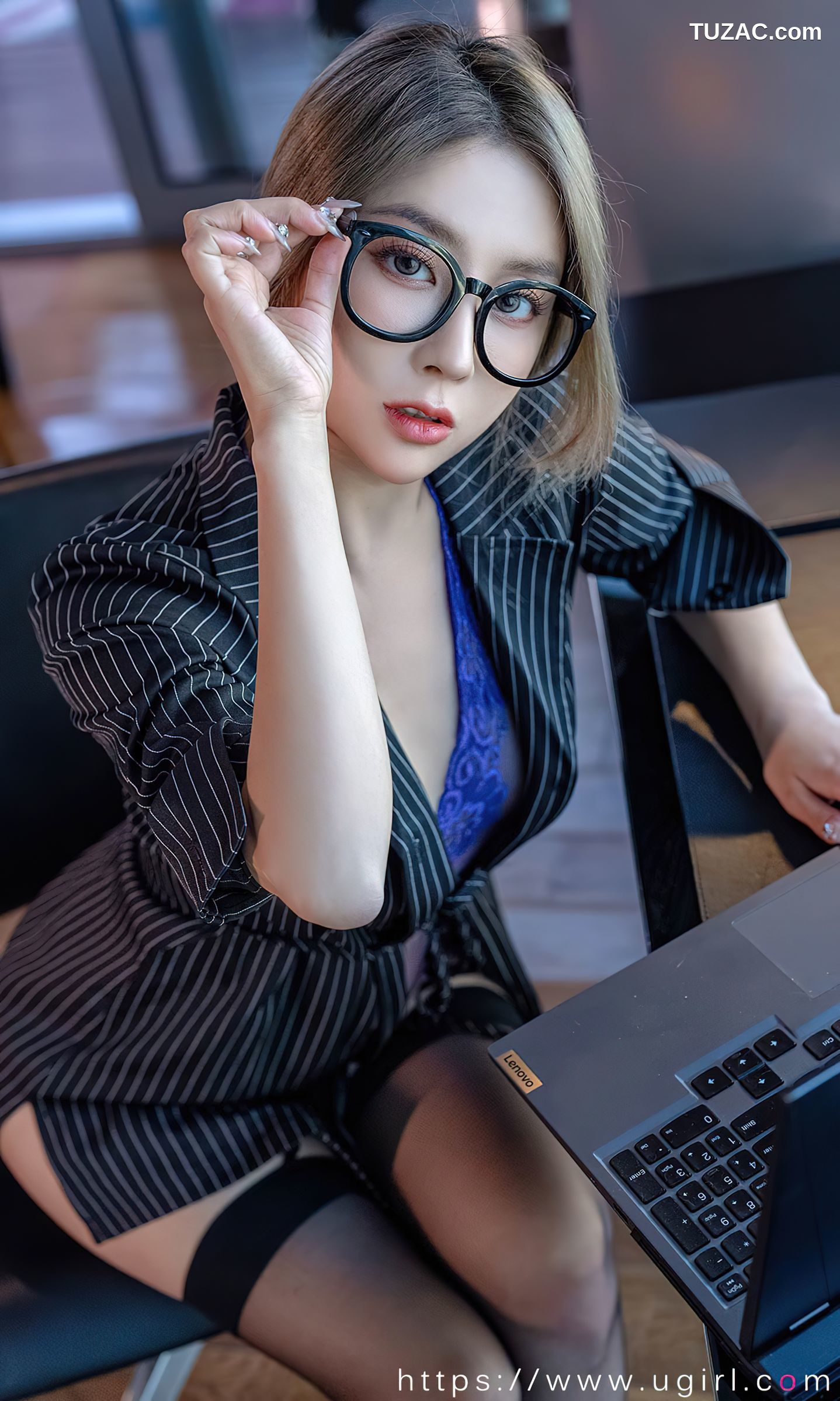 UGirlsApp尤果圈爱尤物-2702-筱慧-《西装加黑丝》-2023.10.09