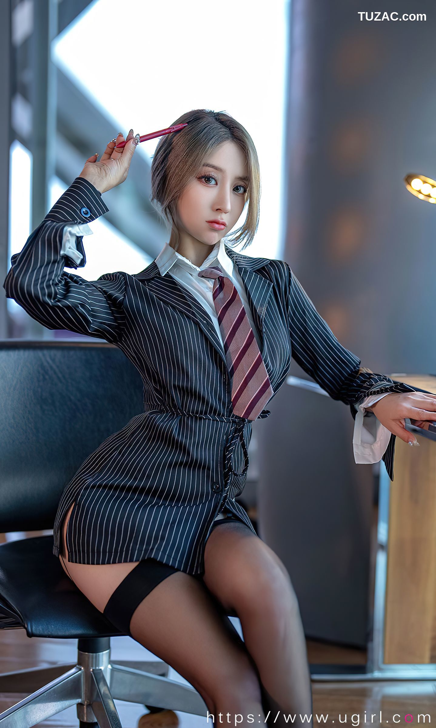 UGirlsApp尤果圈爱尤物-2702-筱慧-《西装加黑丝》-2023.10.09