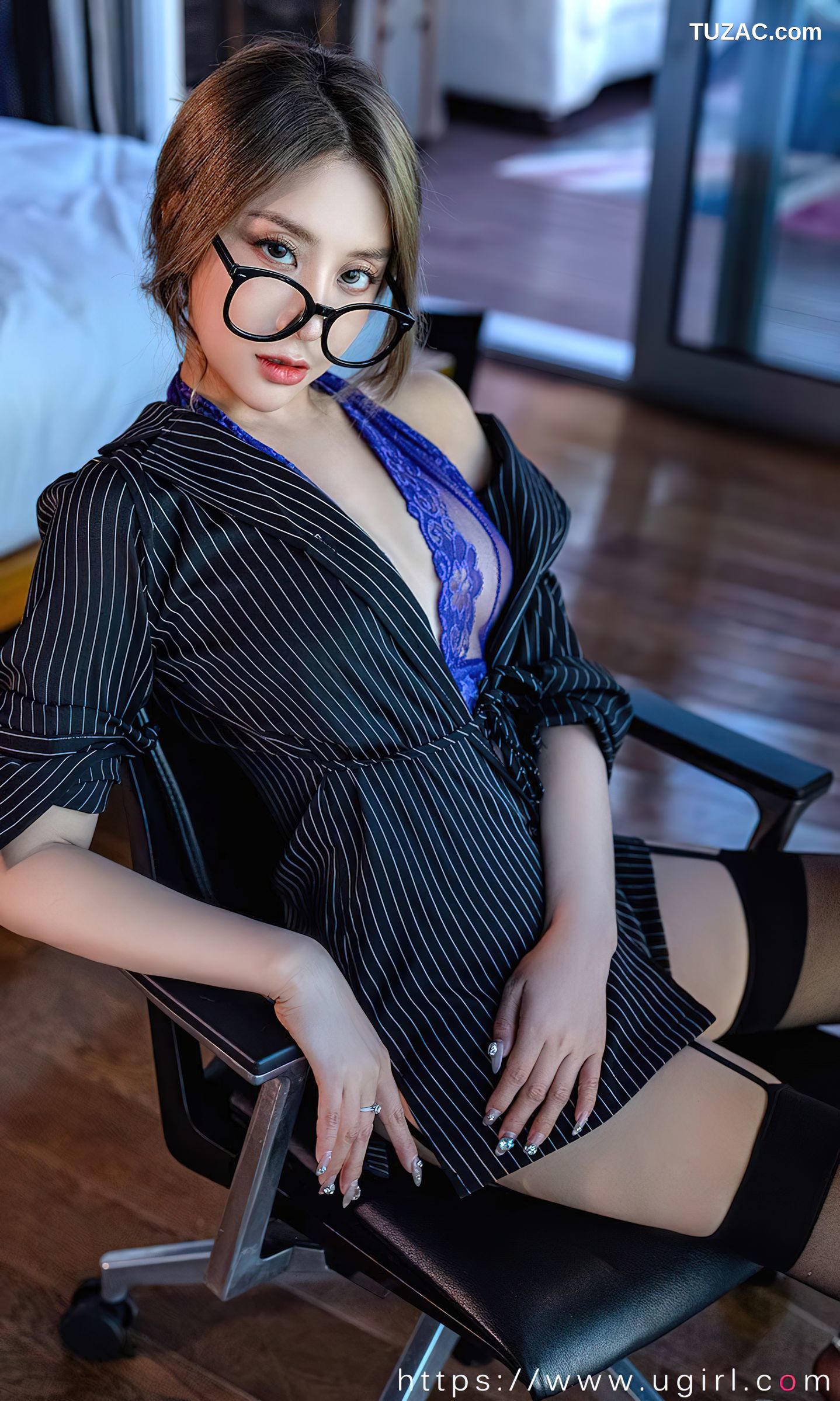 UGirlsApp尤果圈爱尤物-2702-筱慧-《西装加黑丝》-2023.10.09