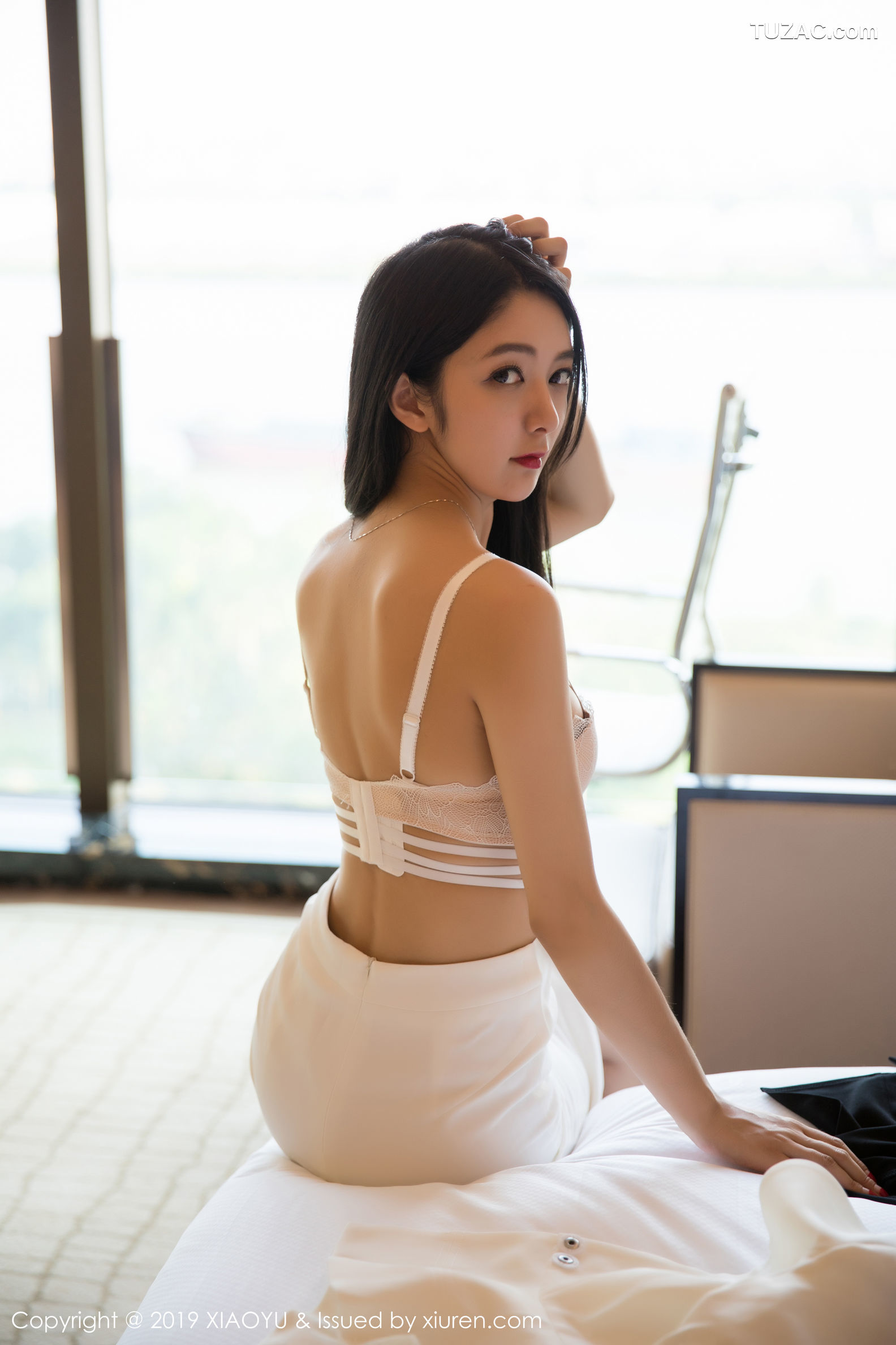 XiaoYu语画界-052-angela喜欢猫-《隐约之下的丝袜美腿玉足》-2019.04.16