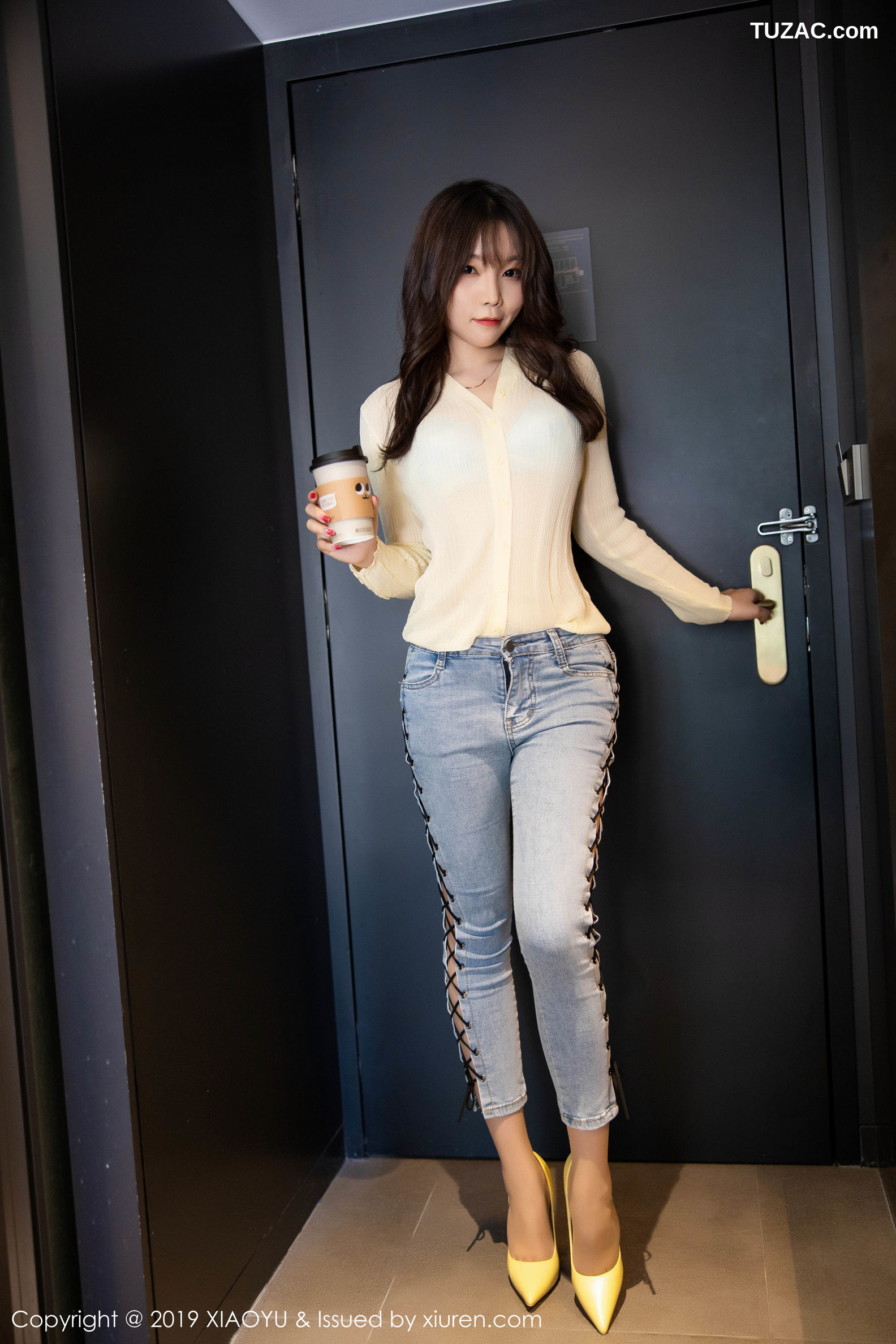 XiaoYu语画界-197-芝芝-《紧身牛仔裤下的美腿翘臀》-2019.11.20