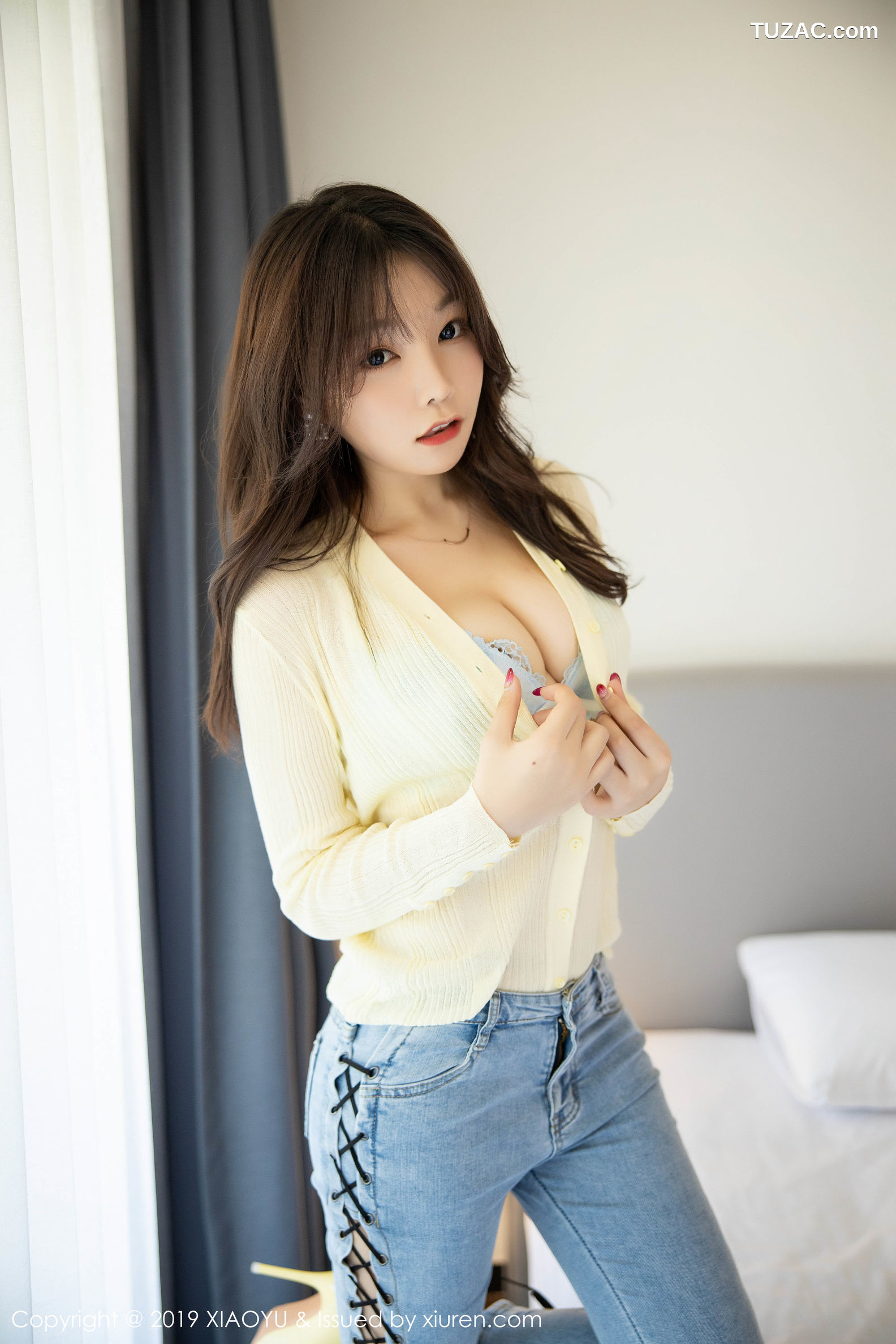 XiaoYu语画界-197-芝芝-《紧身牛仔裤下的美腿翘臀》-2019.11.20