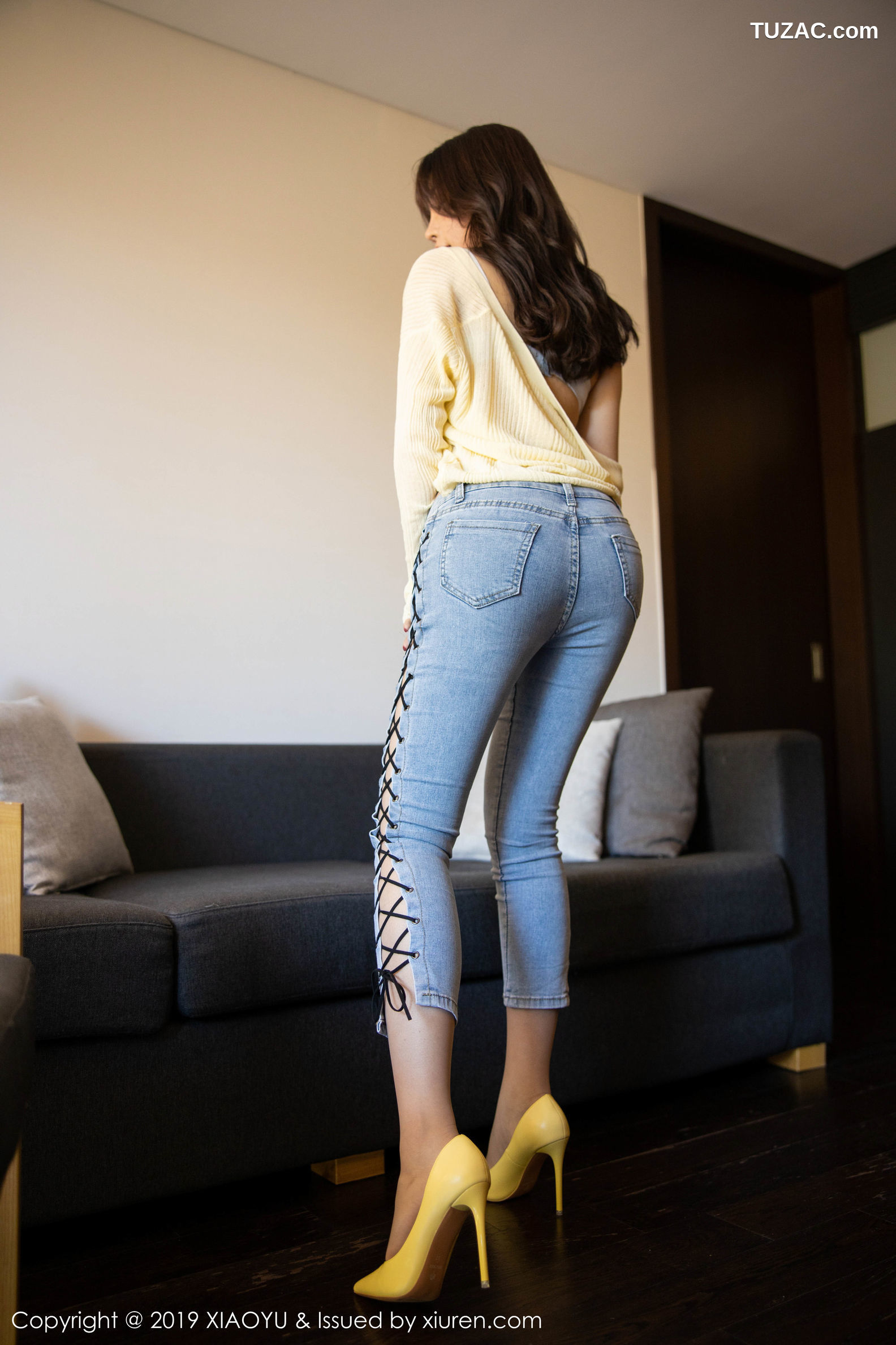 XiaoYu语画界-197-芝芝-《紧身牛仔裤下的美腿翘臀》-2019.11.20